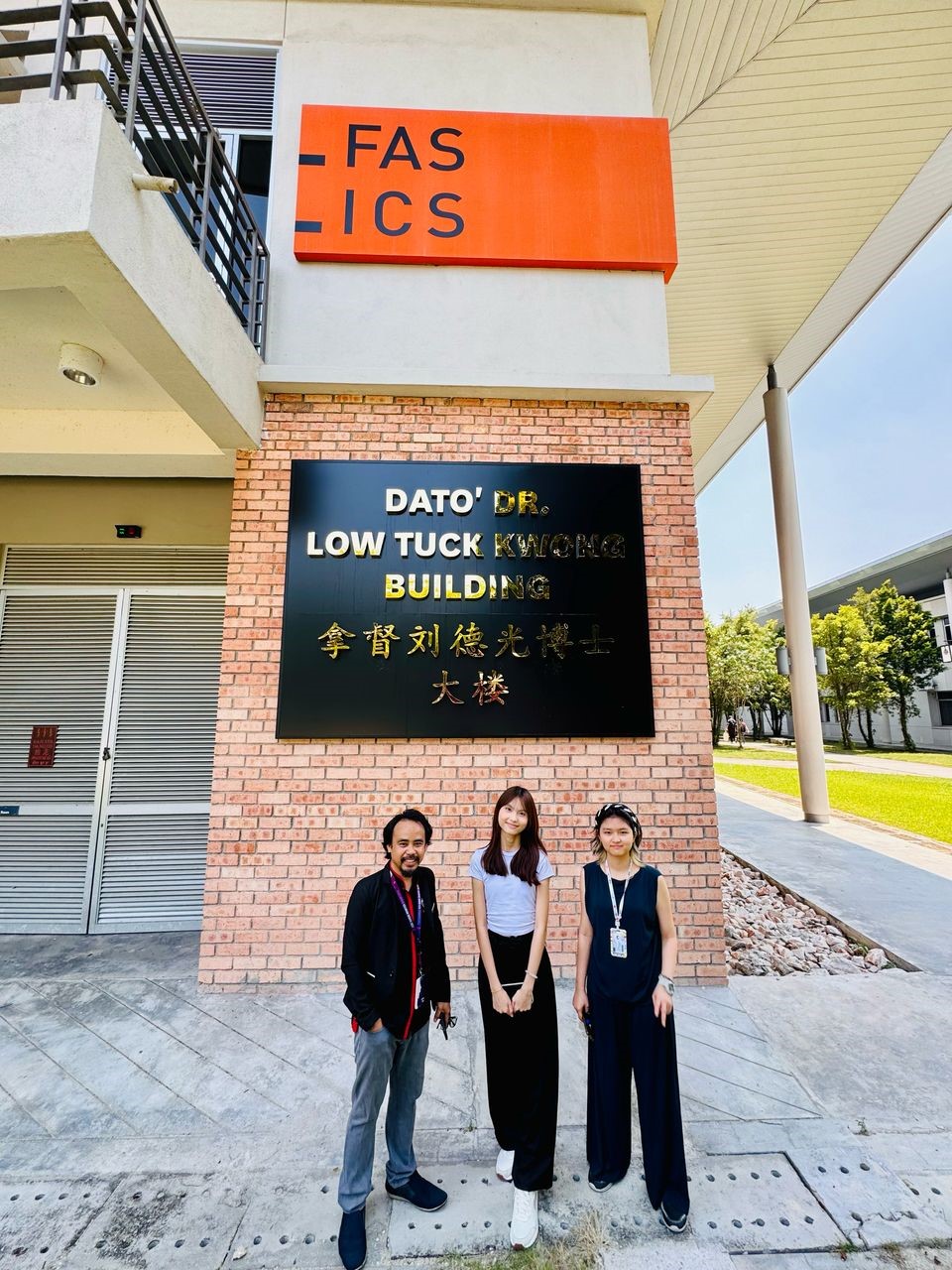 The top three winners (from left): Mr Abdullah Ehlid, Lim and Helina Ng