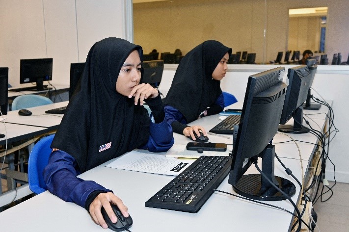 Students laser-focused as they got the hang of Canva during the Canva Workshop & Infographic Competition