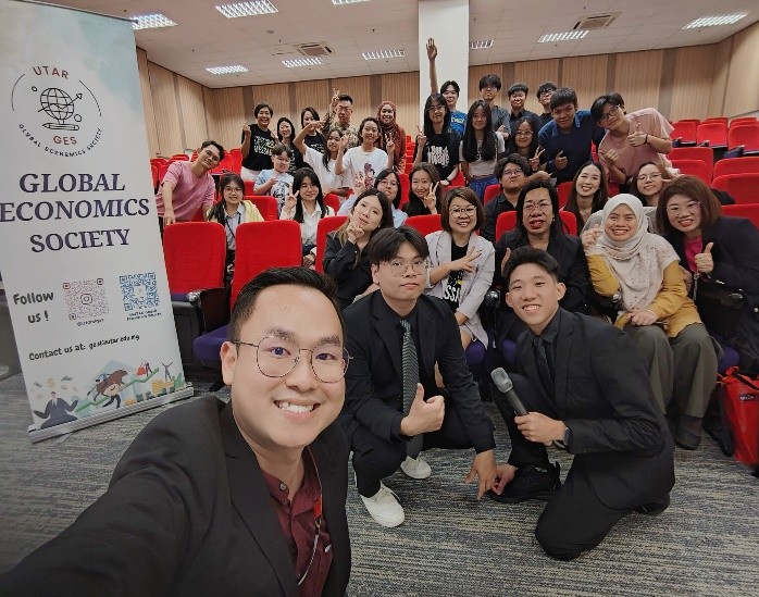 Mr Low (left photo) and Mr Tay (right photo) taking group photo with participants 1