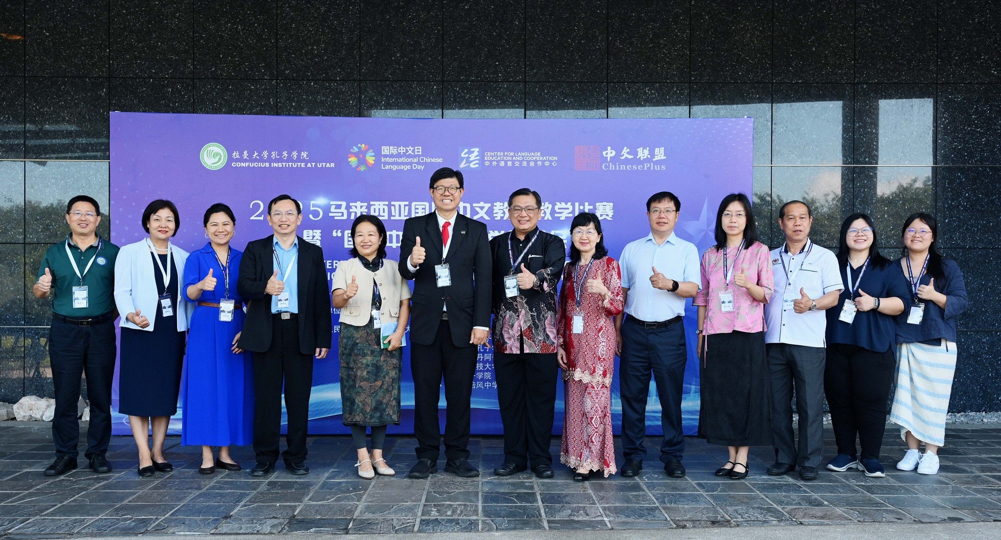 Fifth from left: Prof Ma, Prof Choong and Dr Chong welcoming the judges, guests and representatives of collaborative partners 