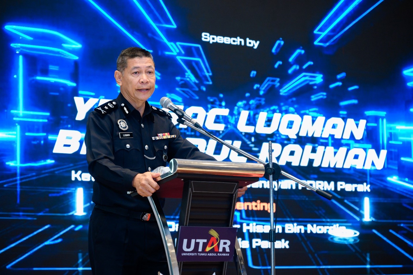 SAC Luqman encouraging students to be active participants of the crime prevention effort