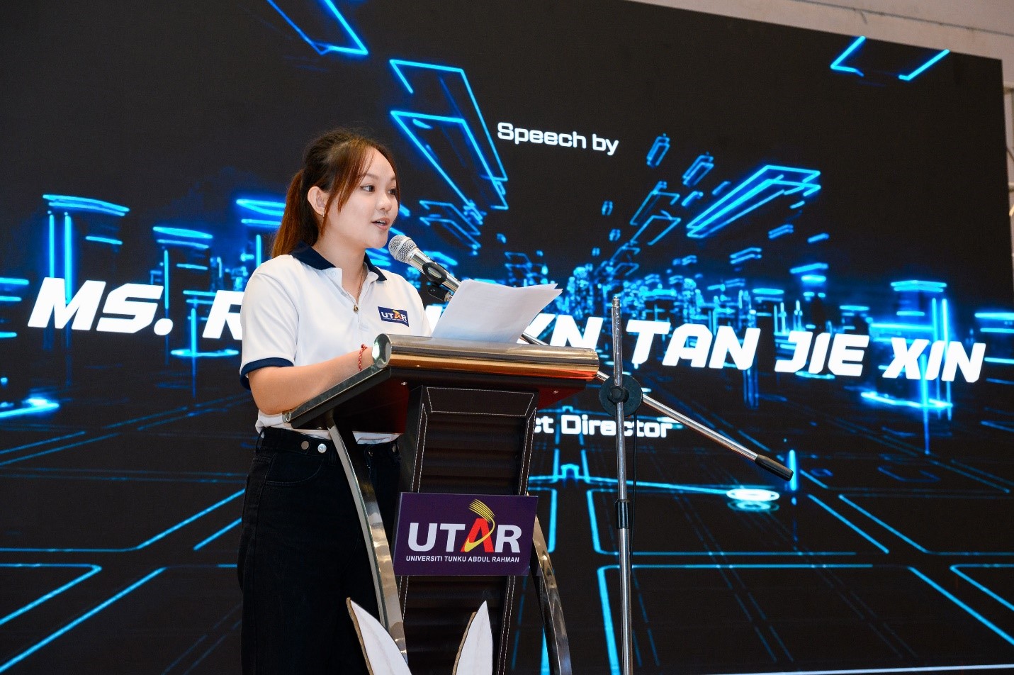 Revellyn Tan stressing the increasing issues of job scams across the globe