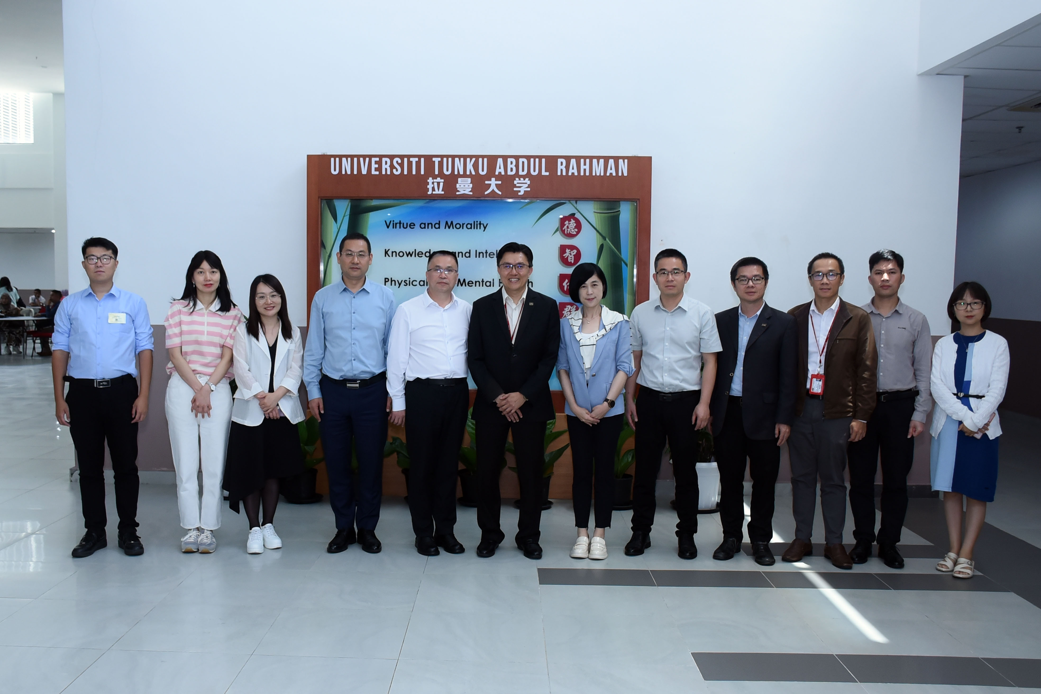 From left: Mr Yang, Assoc Prof Wu, Ms Liu, Mr Li, Prof Zhu, Prof Goi, Ms Liang, Assoc Prof Wang, Dr Lai, Mr Lee, Assoc Prof Xu and Ms Liu
