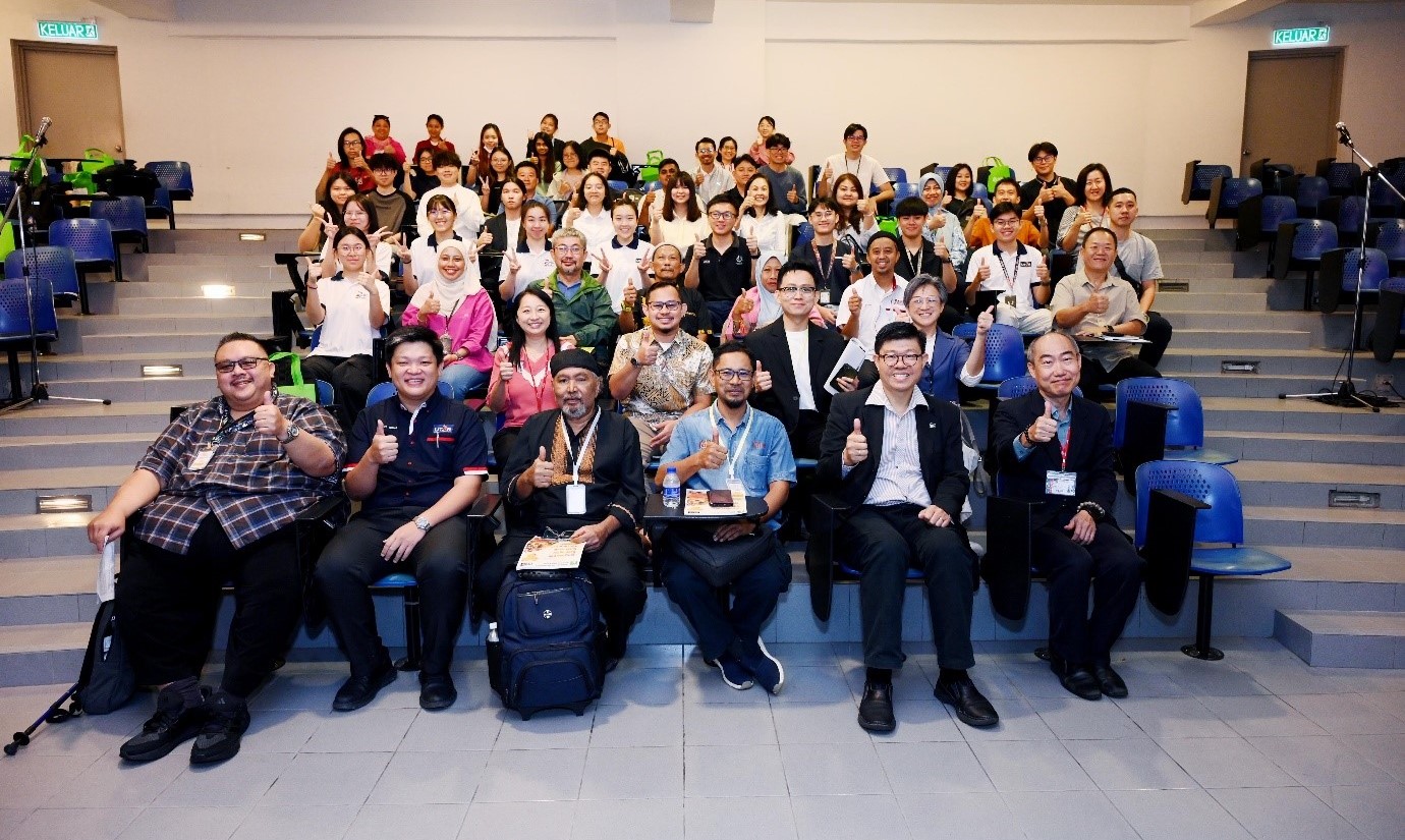 Kick-starting the seminar on stingless beekeeping