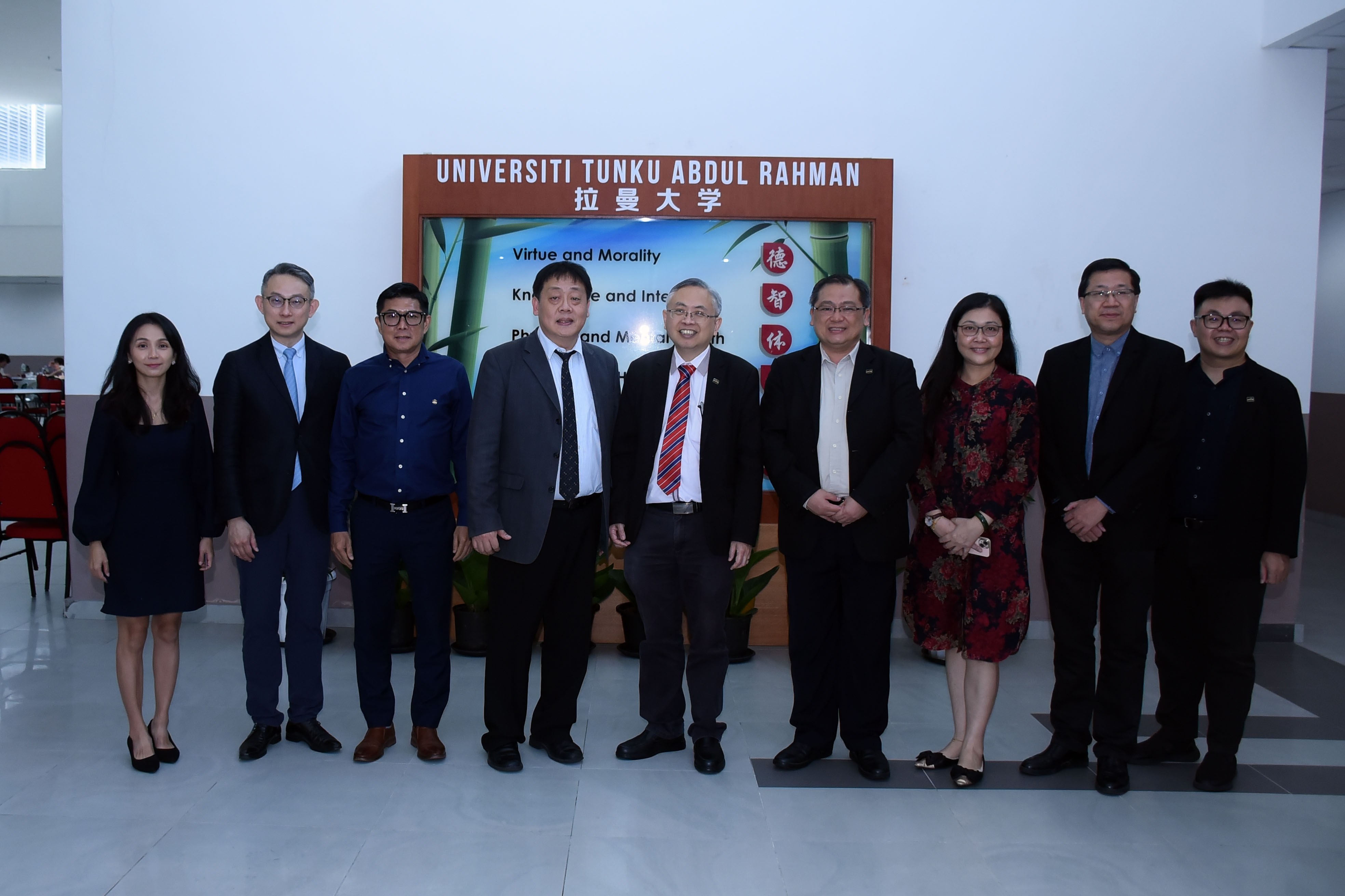 From left: Ms Erica Lim, Dr Tsai, Dato’ Chai, Prof Wang, Prof Dato’ Ewe, Dr Chong, Prof Lim, Dr Chin and Dr Lee