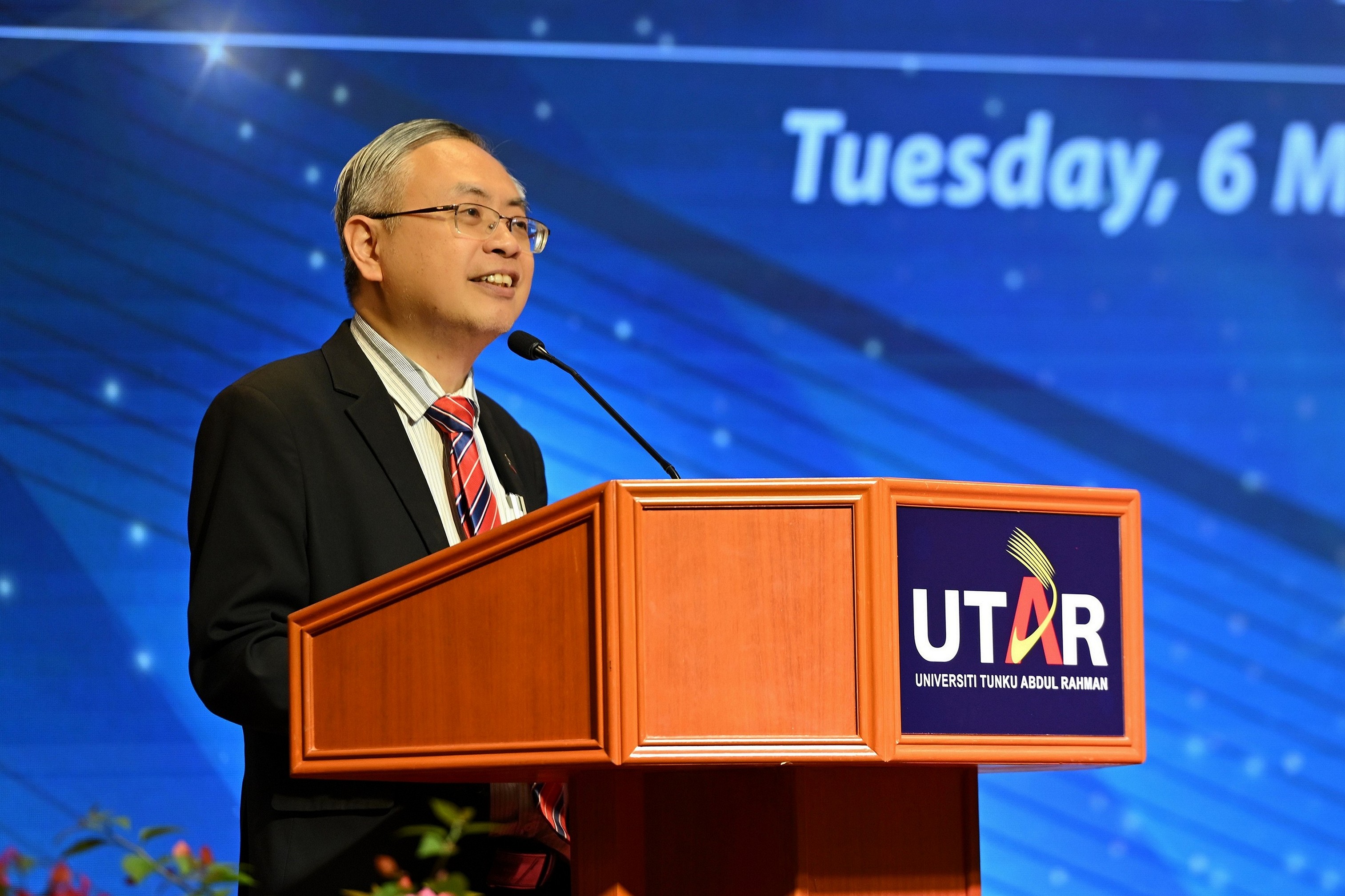 Prof Dato’ Ewe expressing his appreciation to all staff members
