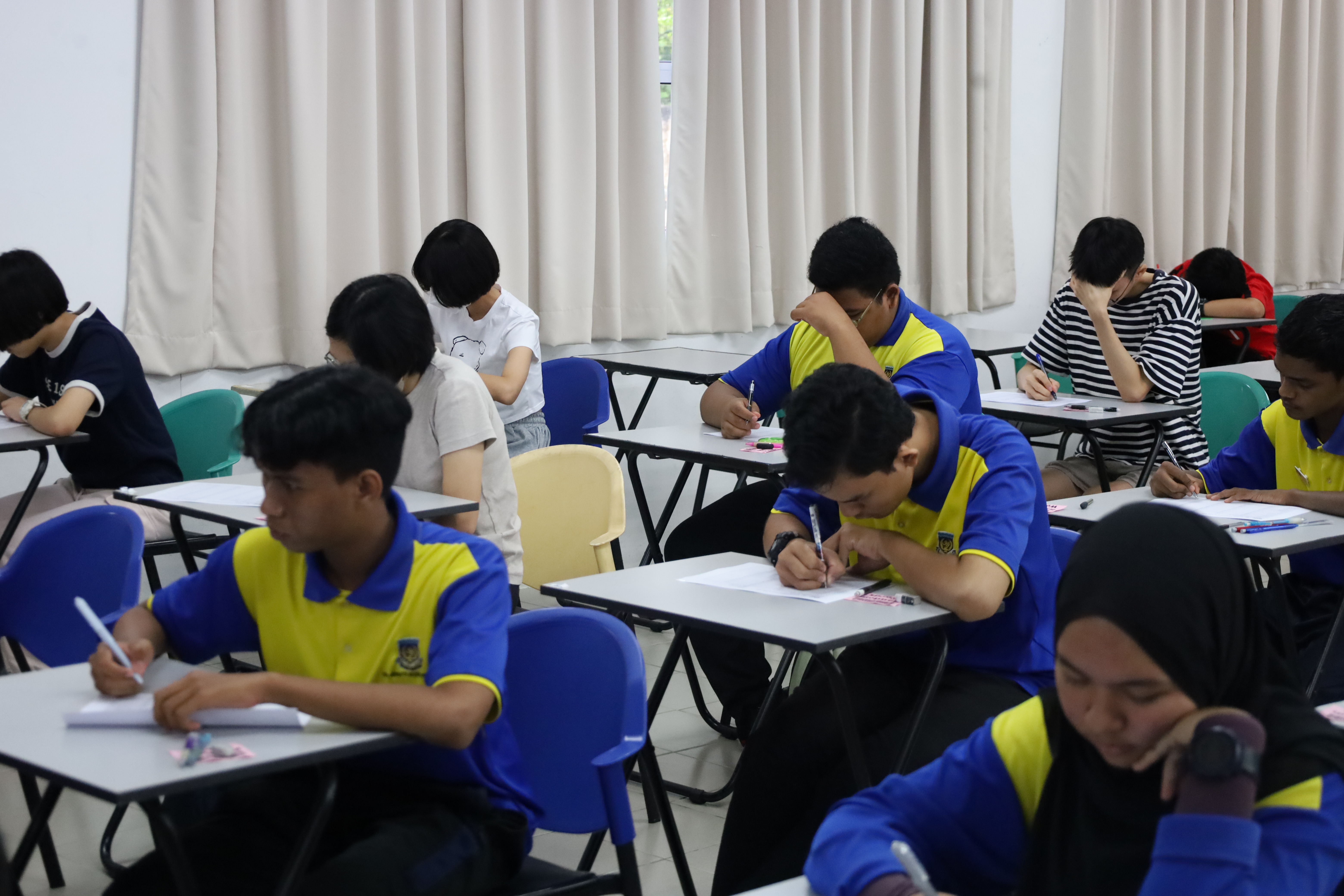 Participants taking part in the memory competition at UTAR Sungai Long Campus, UTAR Kampar Campus, TAR UMT Penang Branch and Catholic High School in Sibu, Sarawak