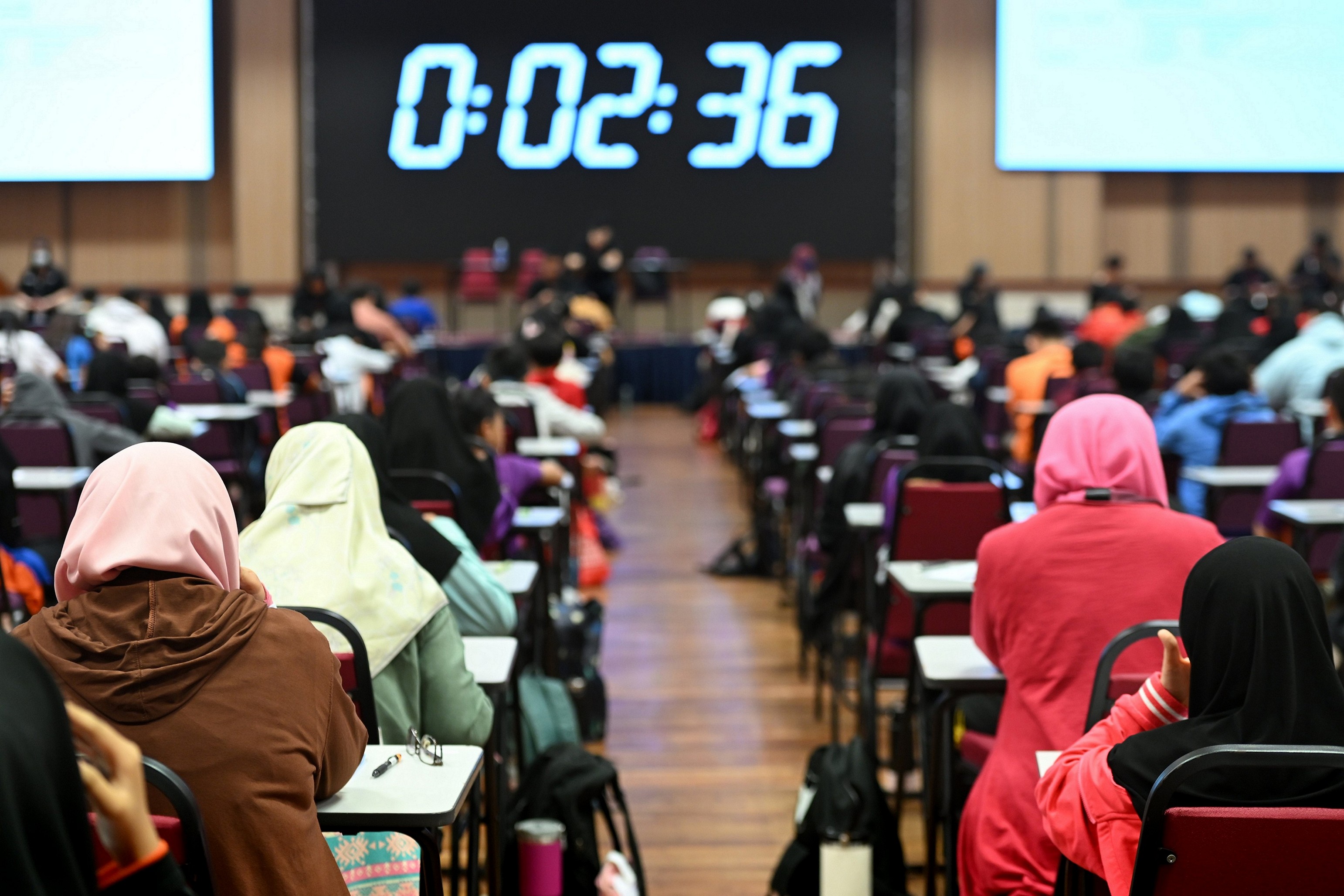 Participants taking part in the memory competition at UTAR Sungai Long Campus, UTAR Kampar Campus, TAR UMT Penang Branch and Catholic High School in Sibu, Sarawak