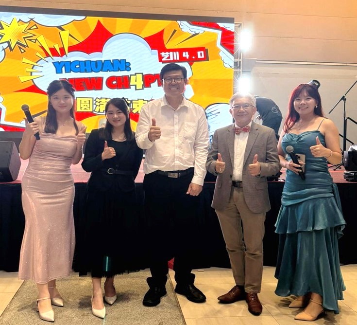 Second from left: Ms Alison, Prof Choong and Mr Jeff Lai with emcees Eng Kim Fang and Ho Shan Yee