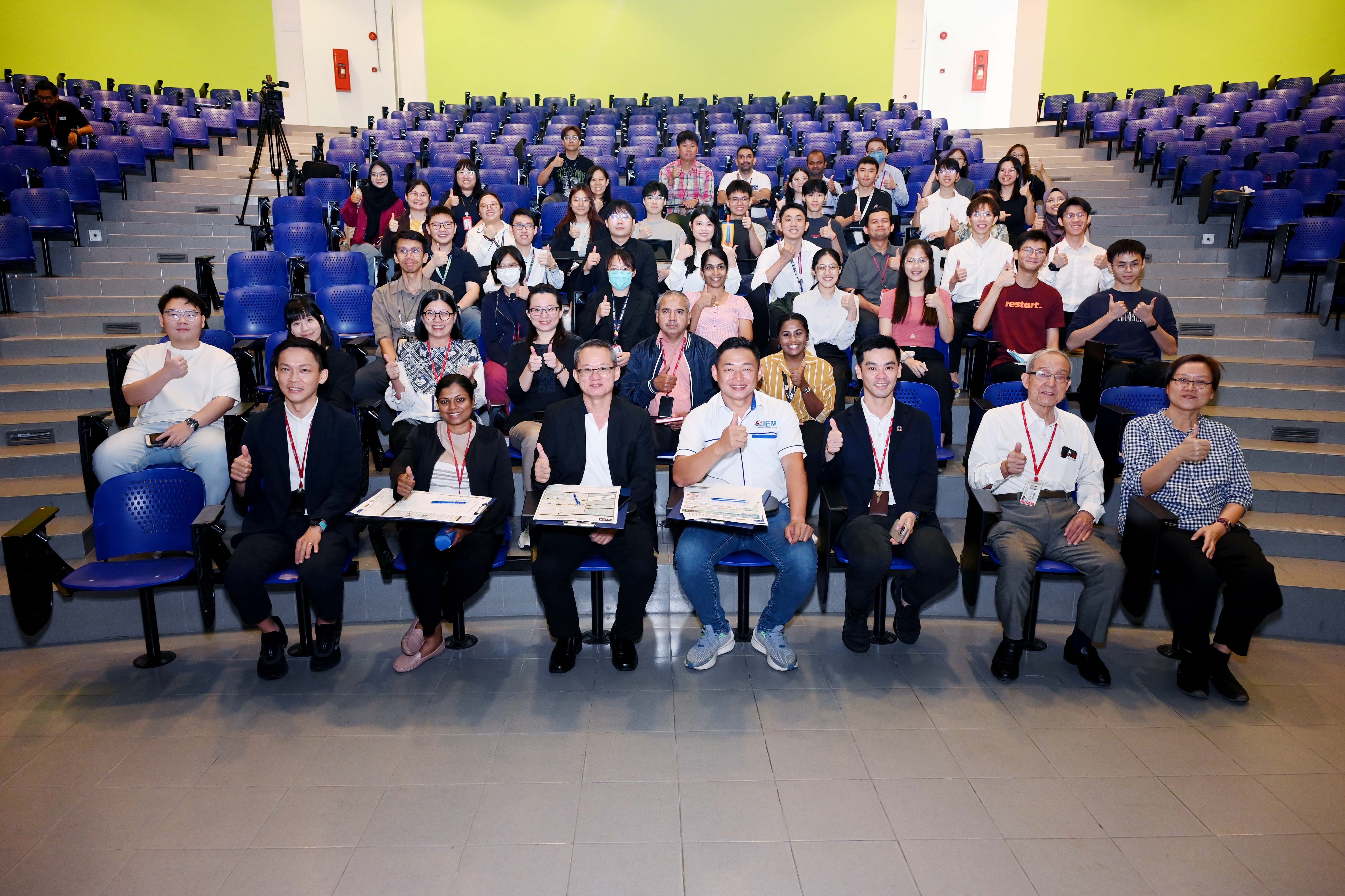 Group photo of attendees 