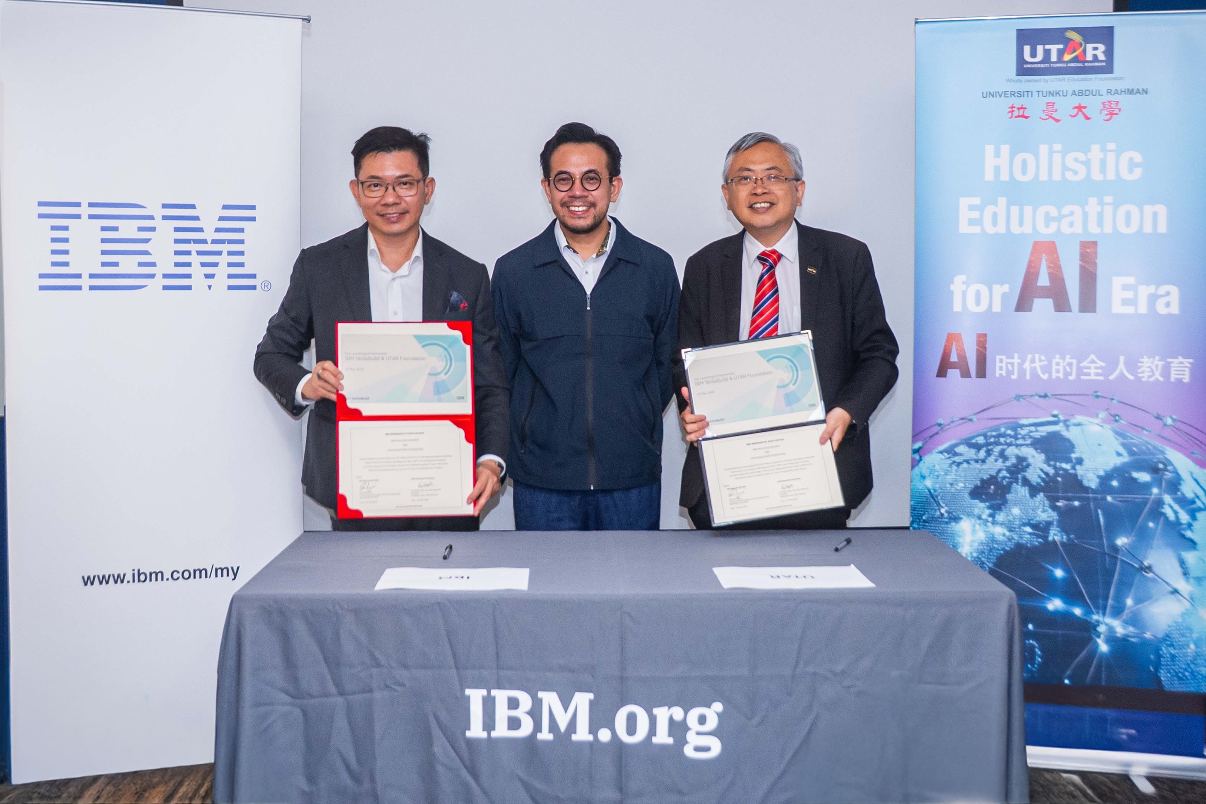 From left: Mr Dickson Woo, YB Tuan Steven Sim and Prof Dato’ Ewe