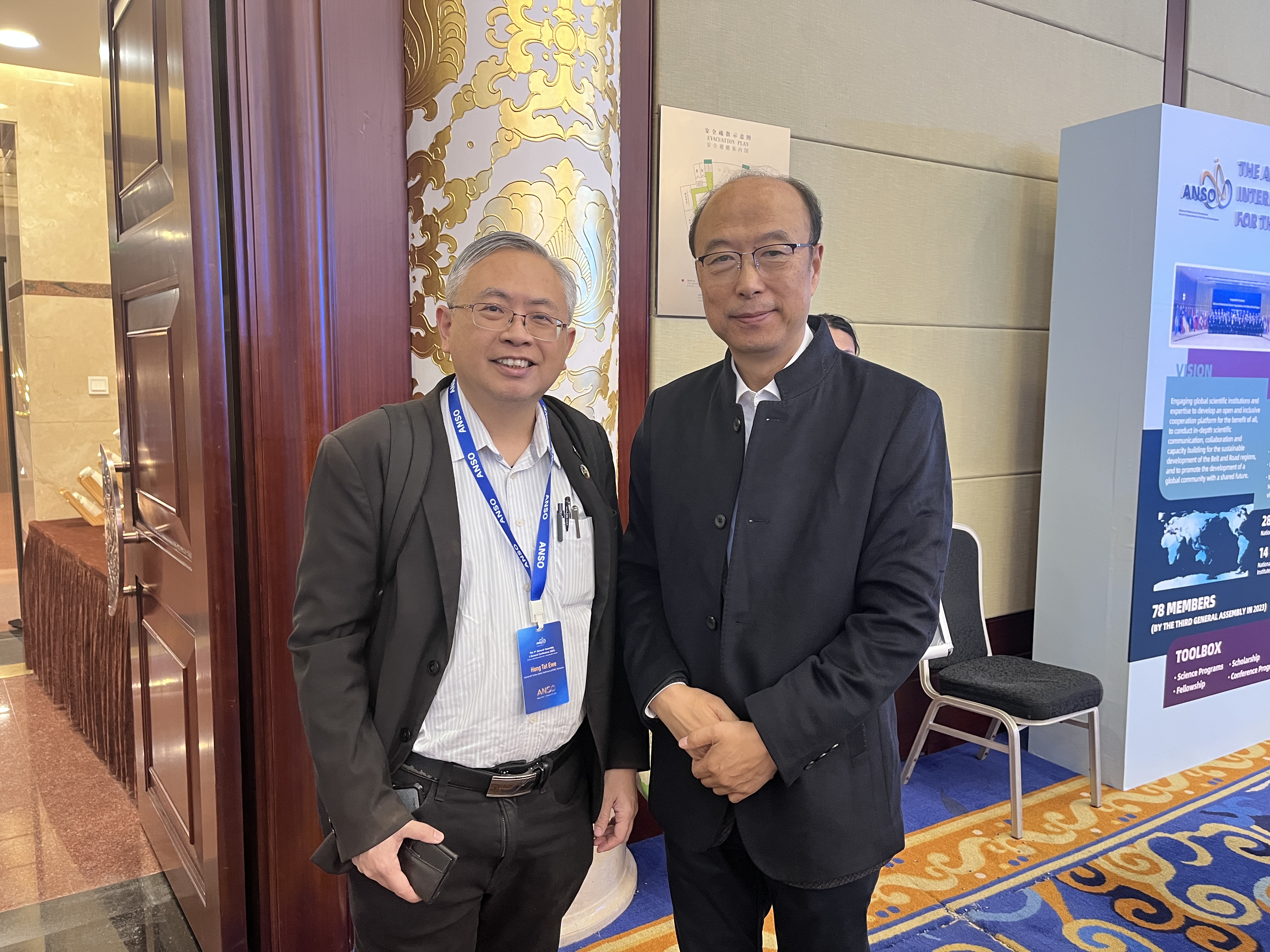 Prof Dato’ Ewe with Prof Liu Weidong