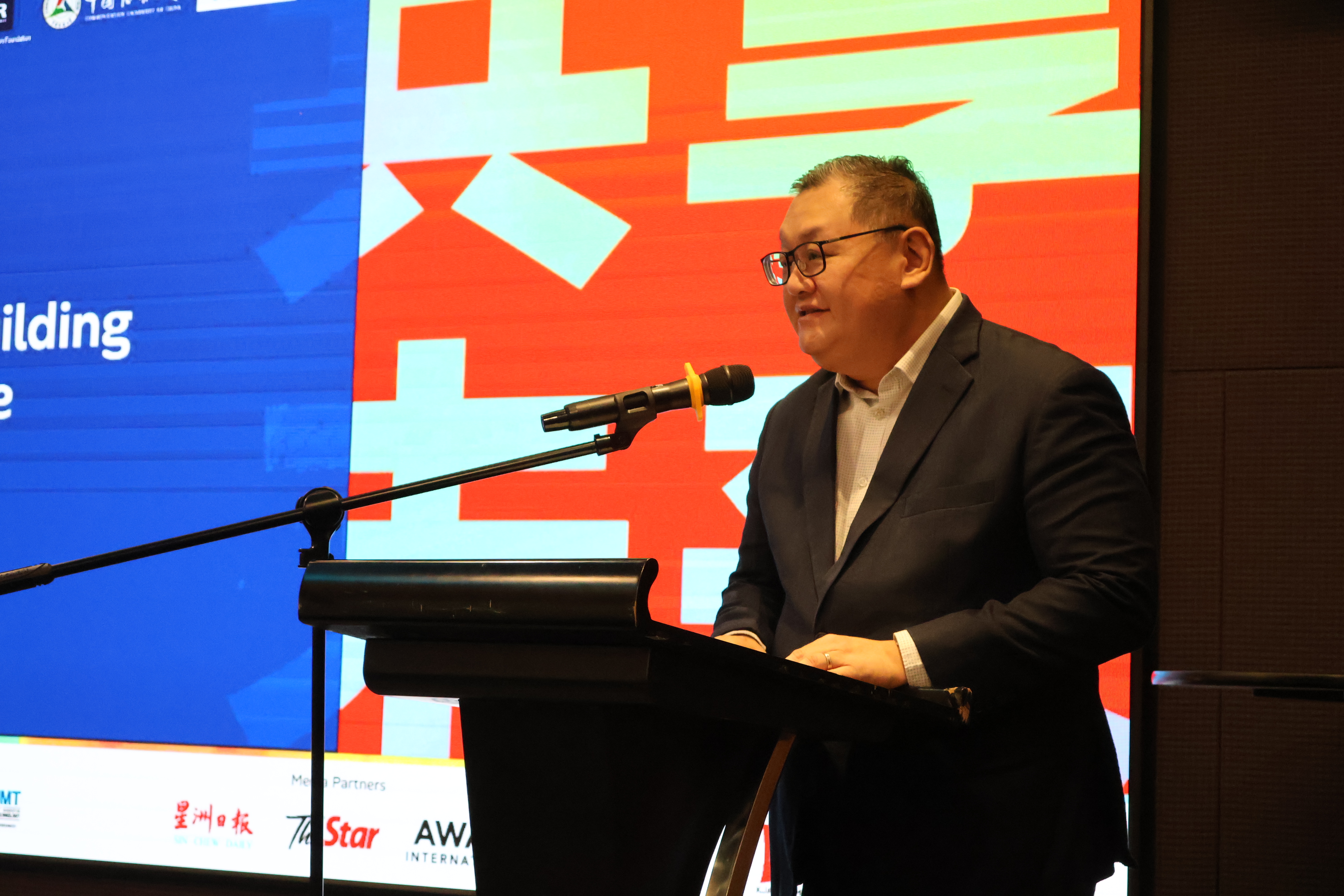 Mr Dennis Seng welcoming participants to the conference 