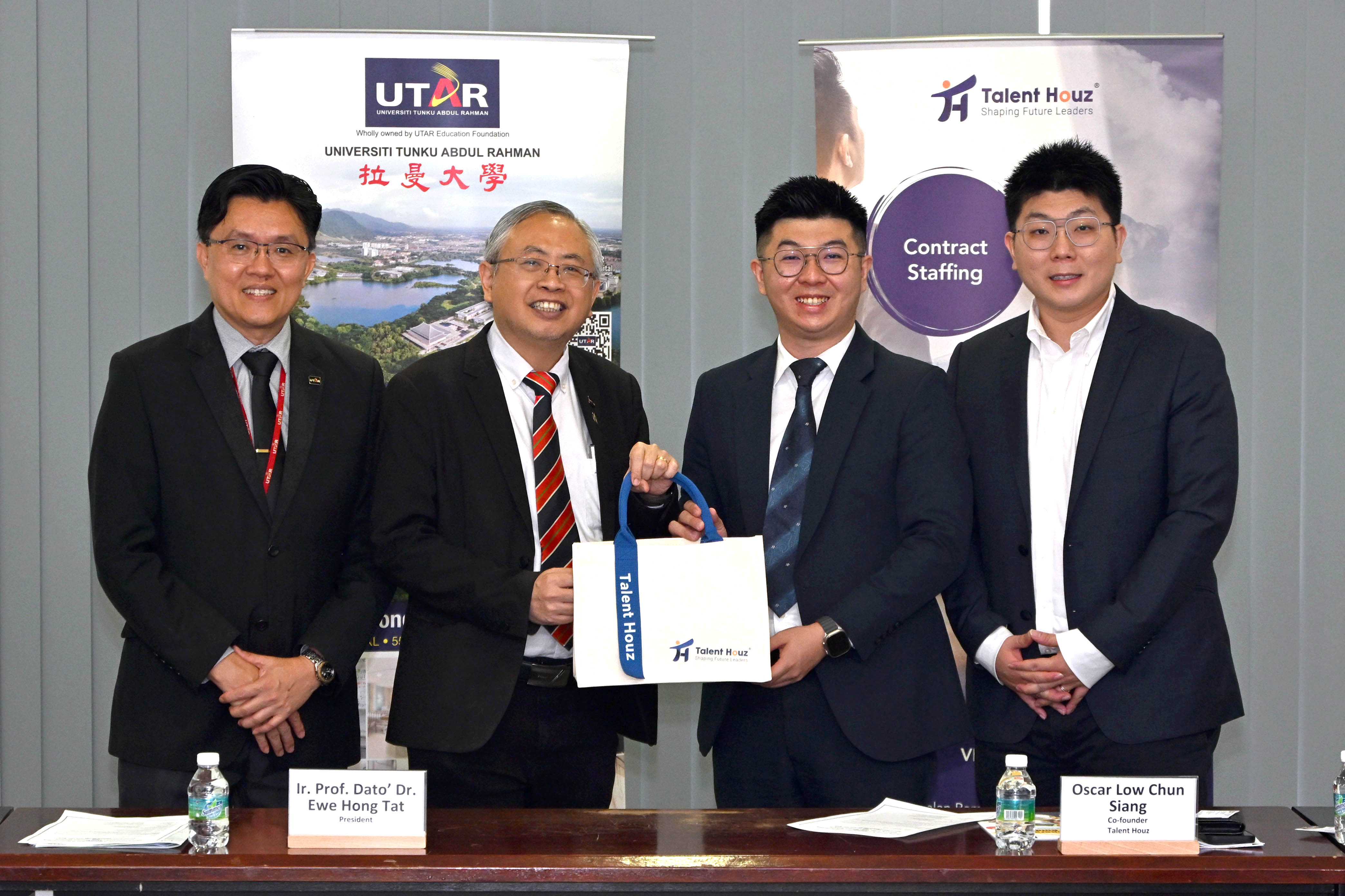 Prof Dato’ Ewe (second from left) and Mr Oscar Low (second from right) exchanging souvenirs