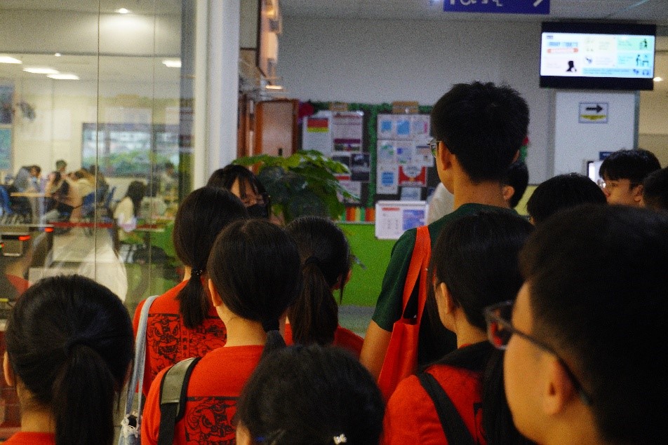 Students touring the Mary KUOK Pick Hoo Library