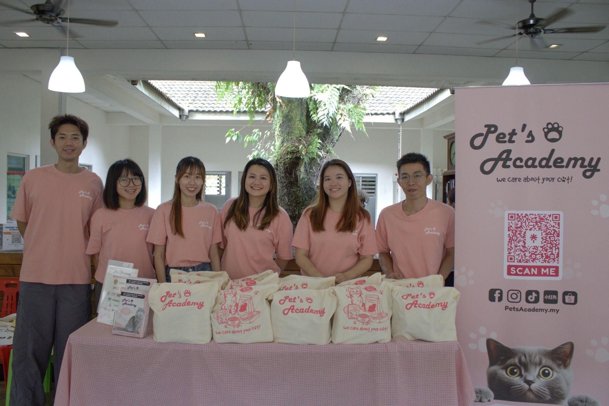 Pet’s Academy’s members at SPCA Selangor