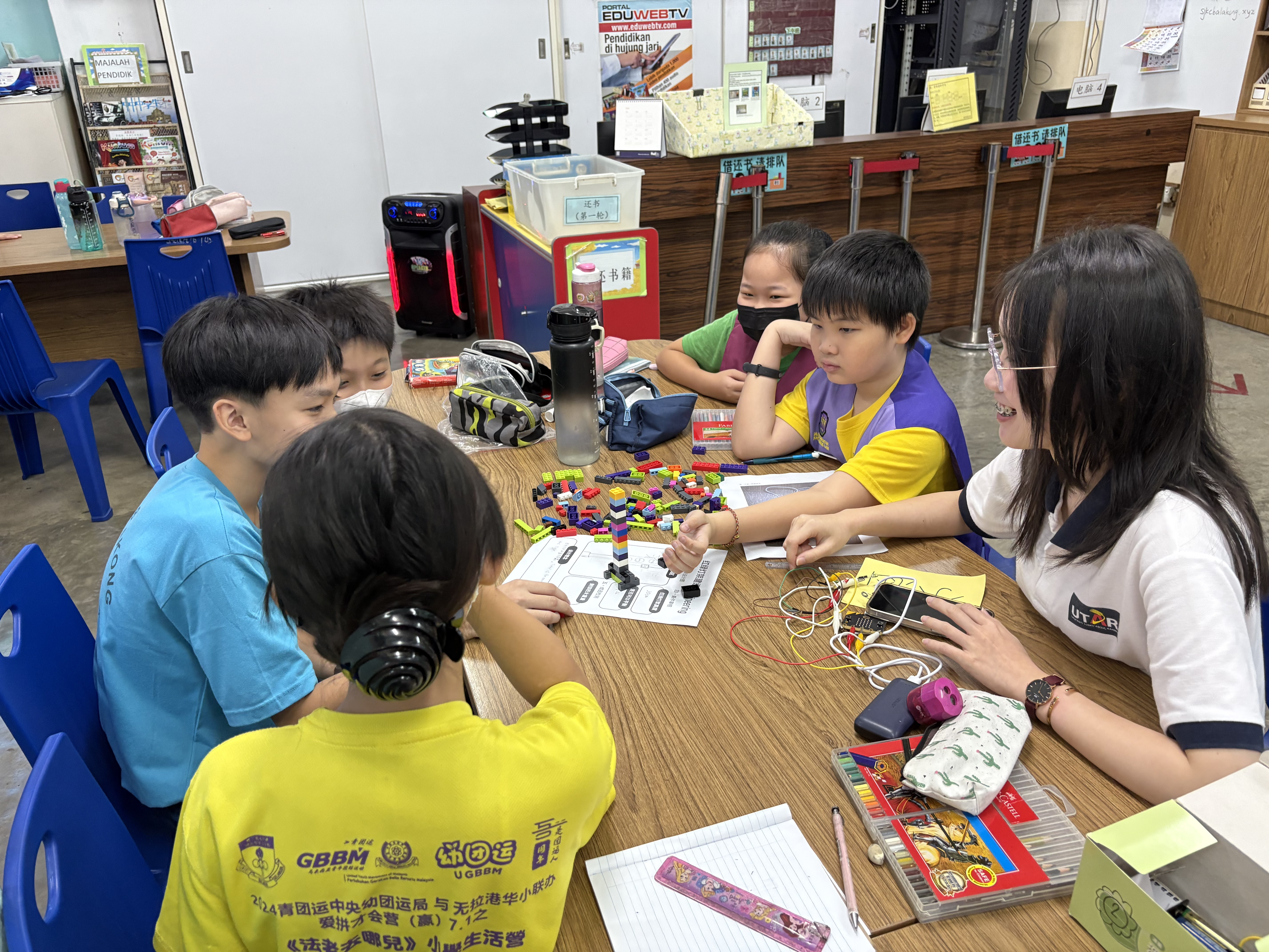 Students brainstorming ideas to design a traffic light using STEAM concept