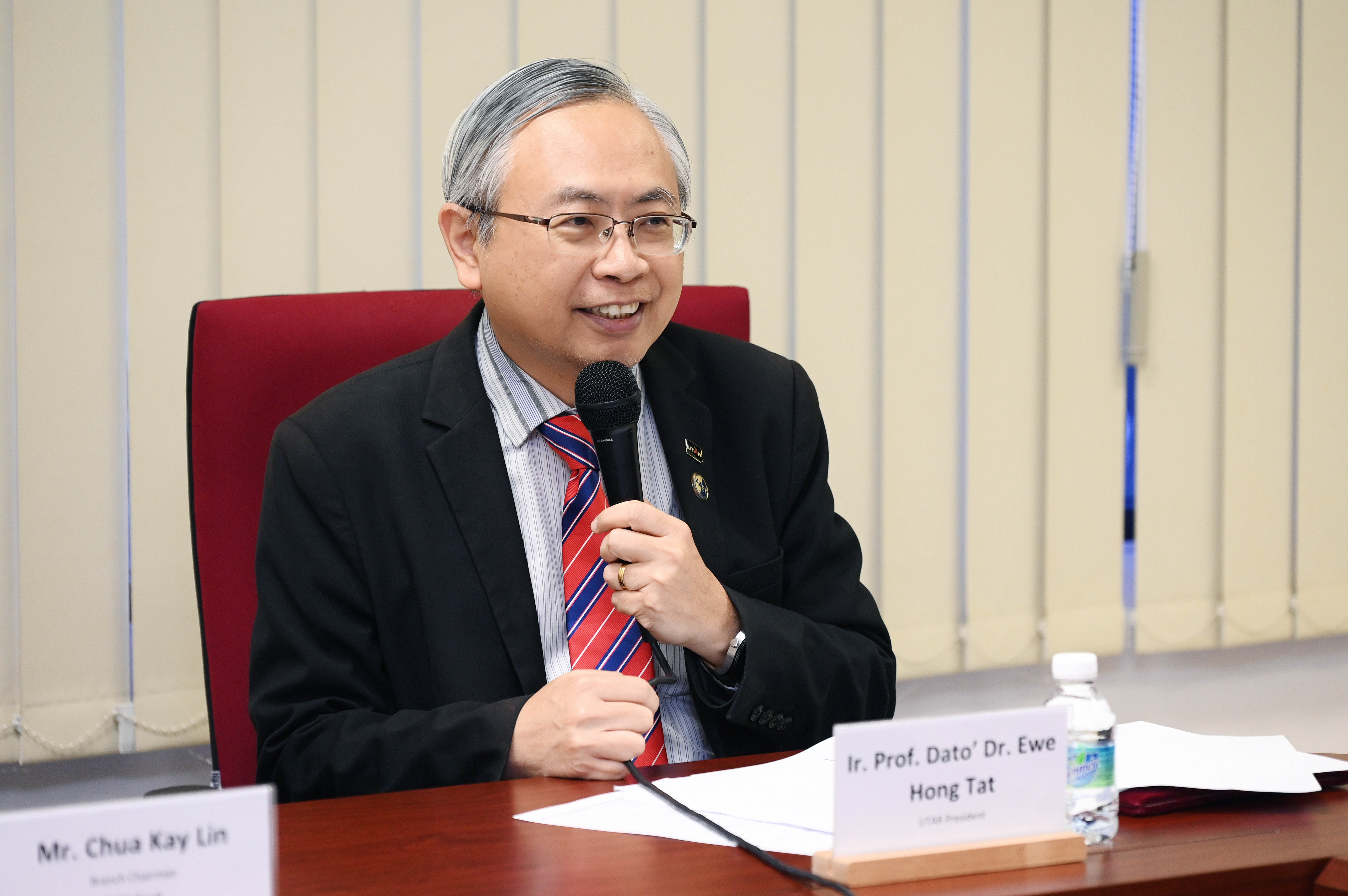 Prof Dato’ Ewe highlighting the latest developments at UTAR