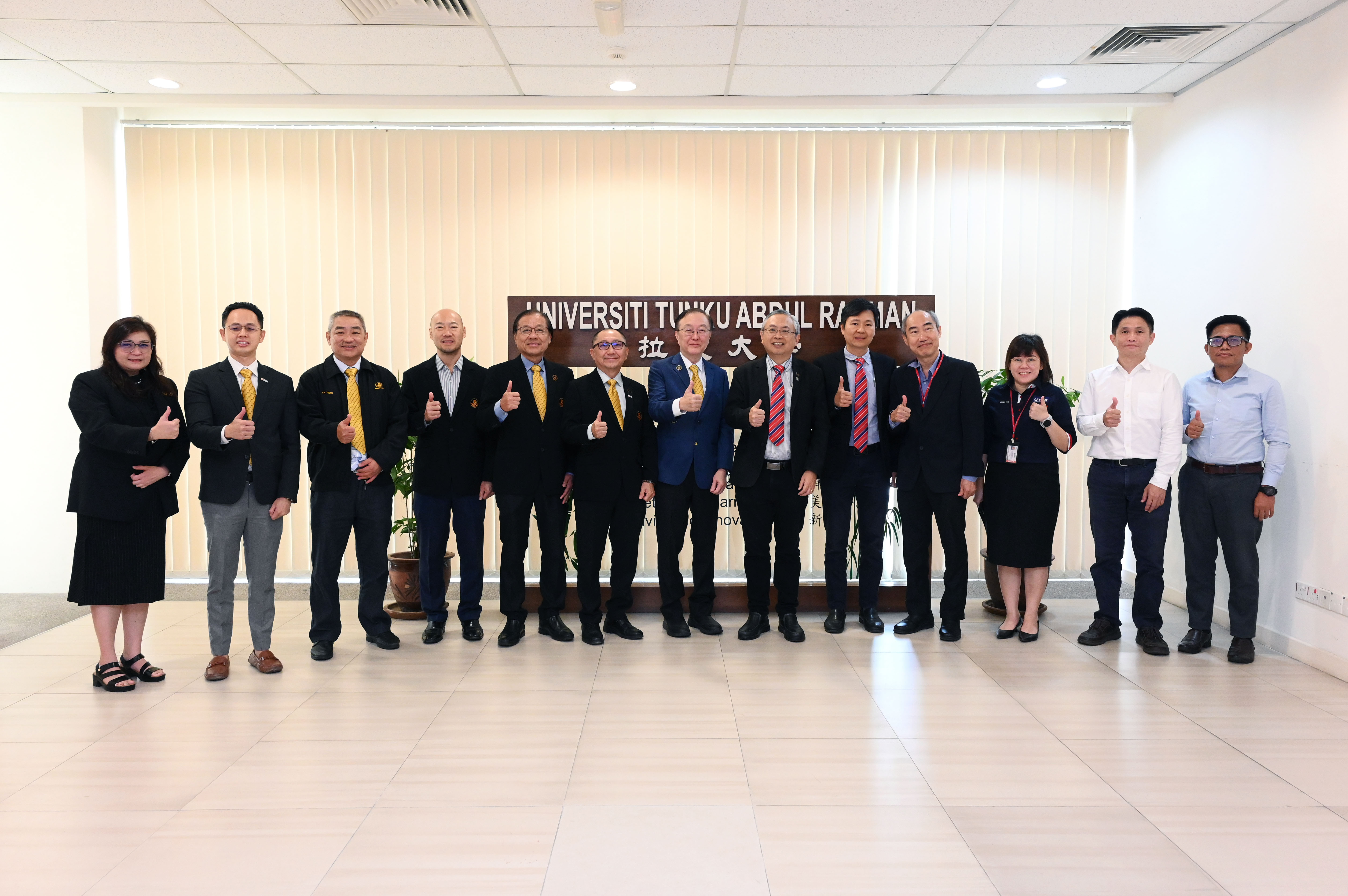 From left: Ms Nicole Choe, Mr Vince Lew, Mr Yeong, Mr Mark Chan, Mr Tony Cheam, Mr Wong, Mr Chua, Prof Dato’ Ewe, Prof Ng, Dr Lim, Dr Kuah, Dr Cheah, and En Mohd Faizul