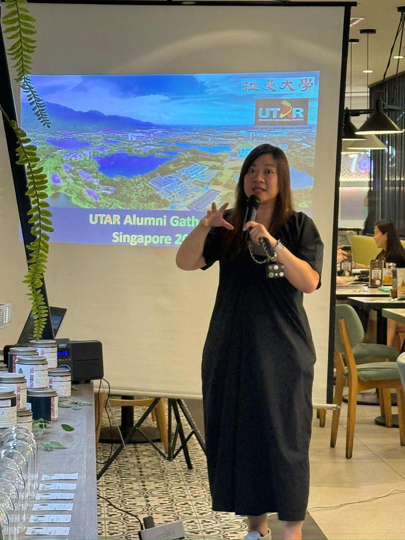 Ms Gigi Ng (left) and Prof Dato’ Ewe delivering their speech