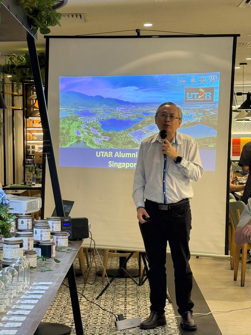 Ms Gigi Ng (left) and Prof Dato’ Ewe delivering their speech