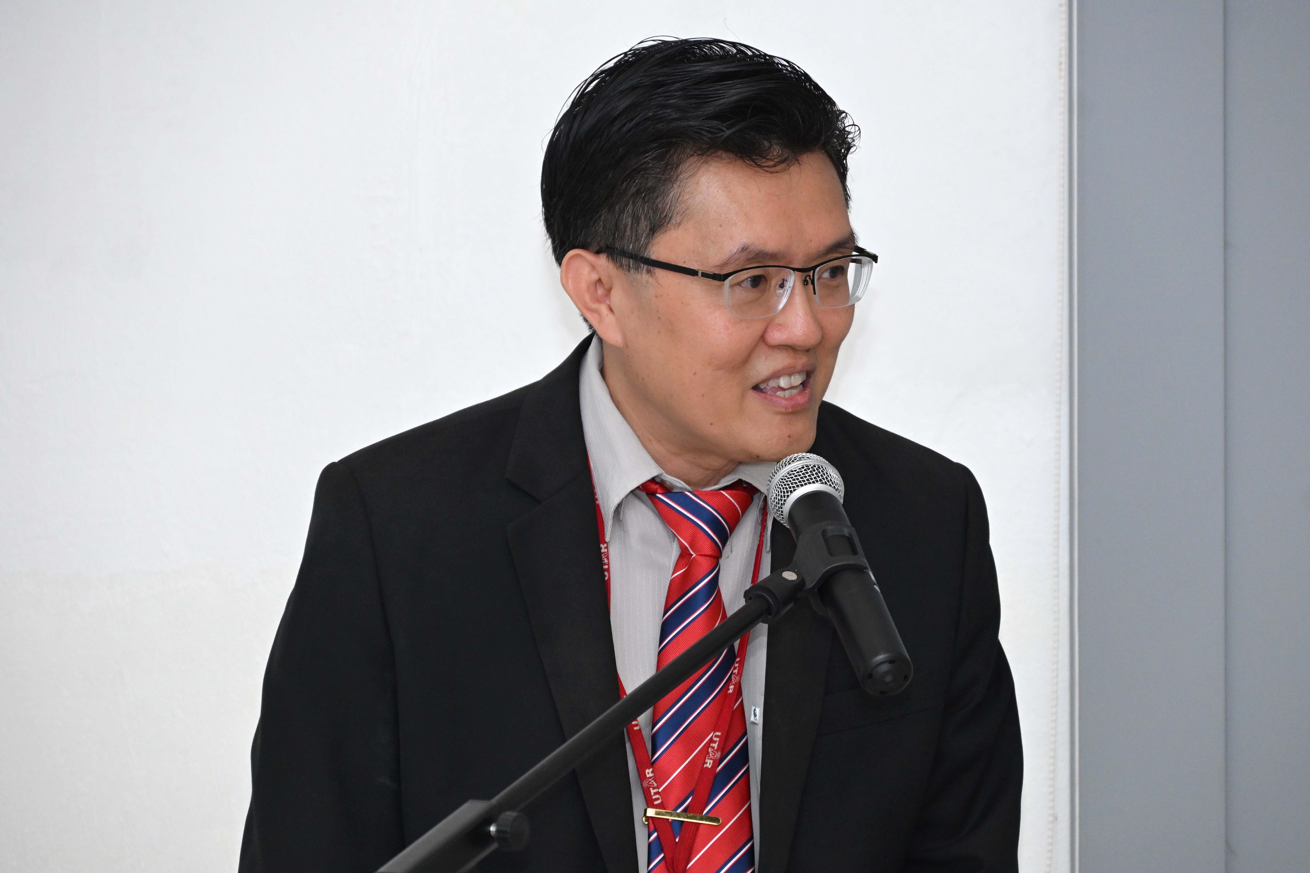 Prof Goi delivering his welcome remarks