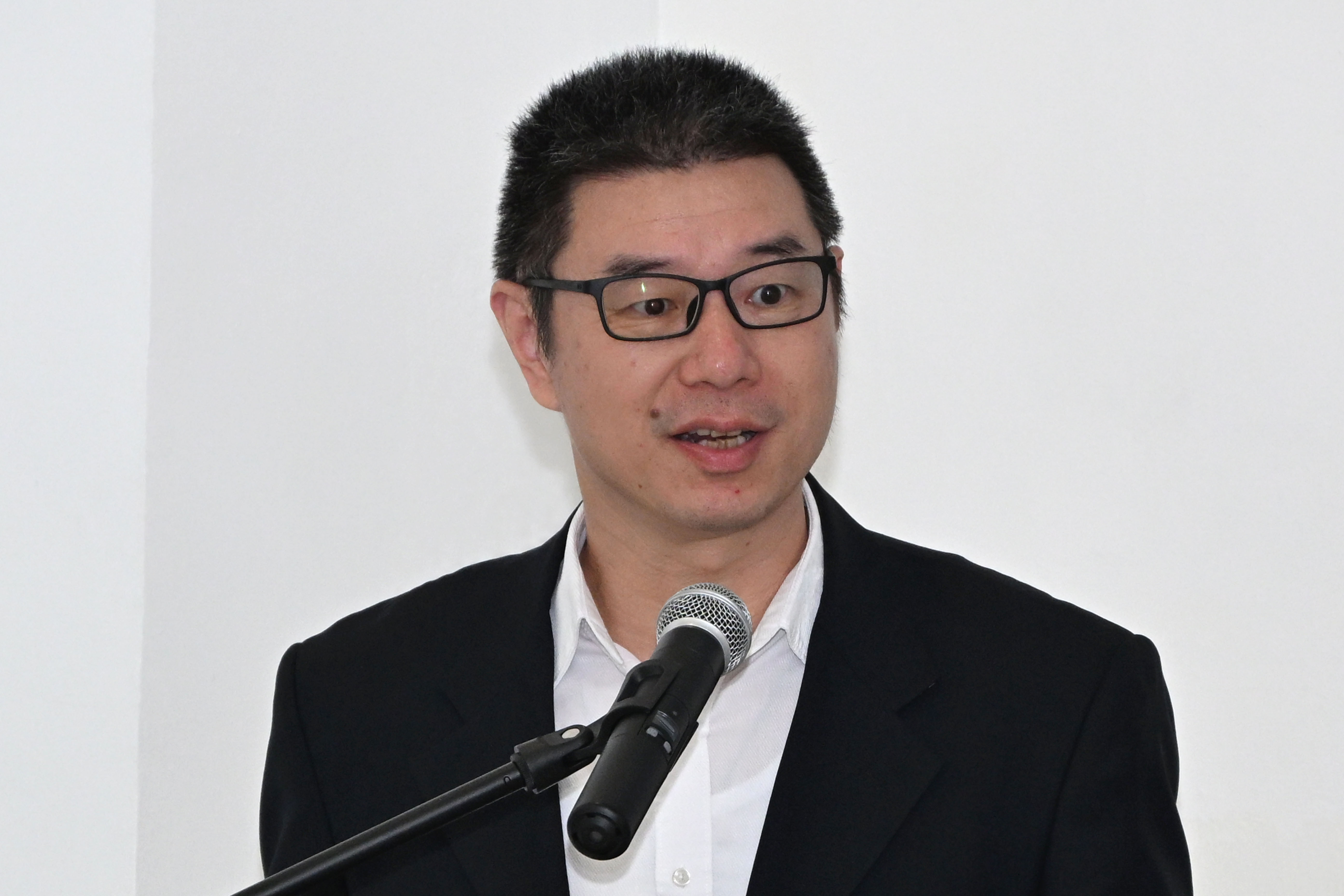 Prof Huang delivering his speech