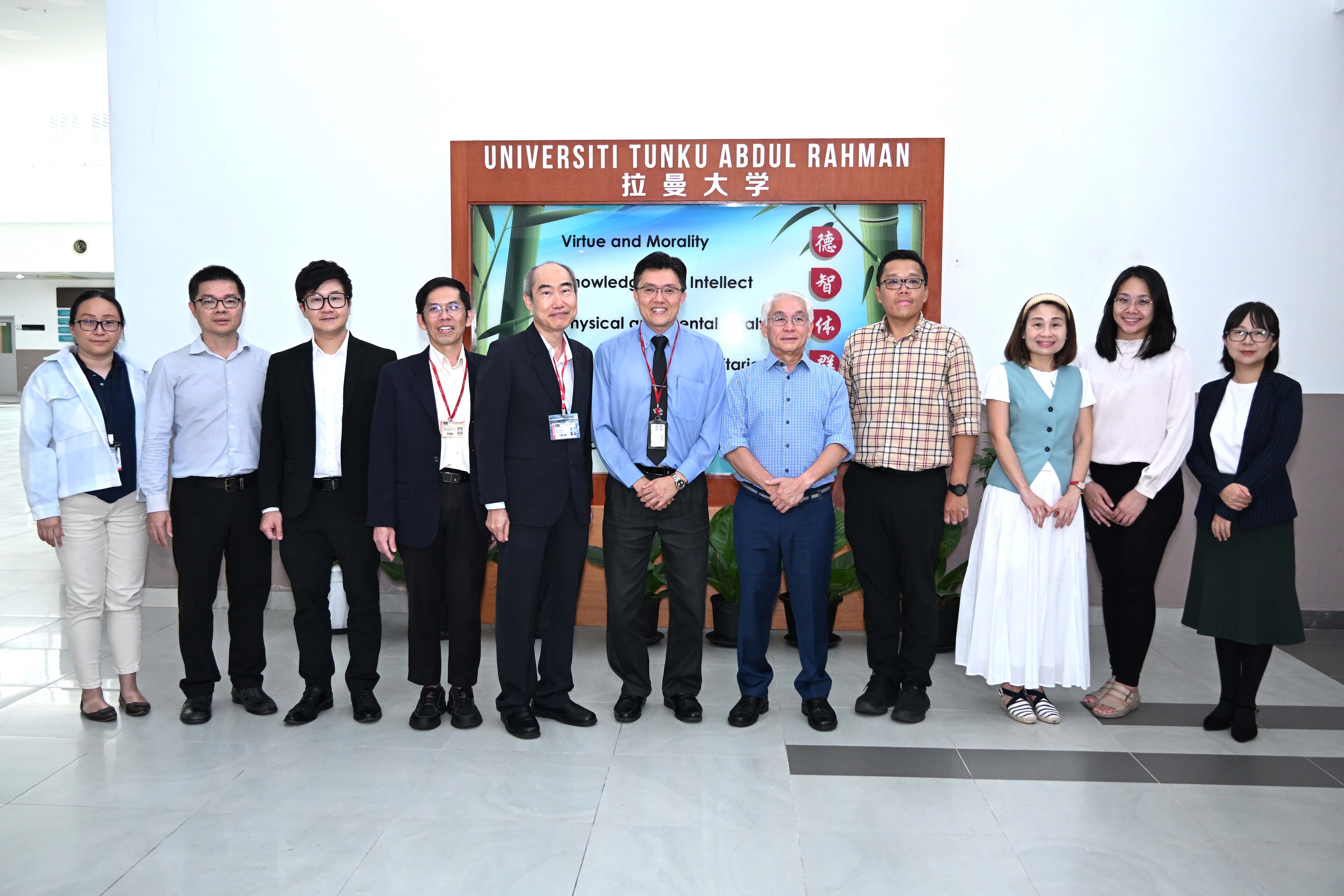 A group photo to commemorate the occasion