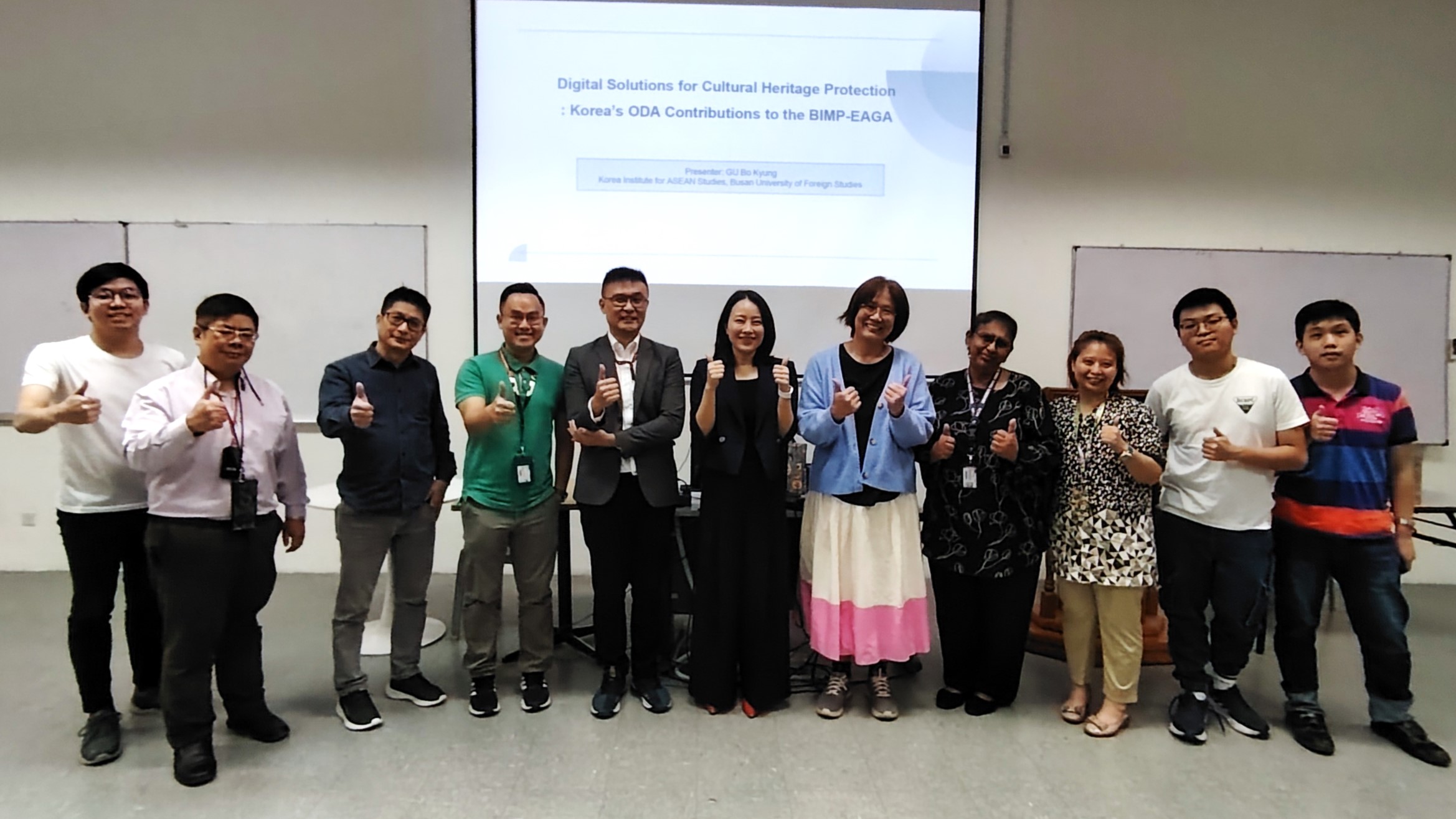 A group photo at the end of the talk