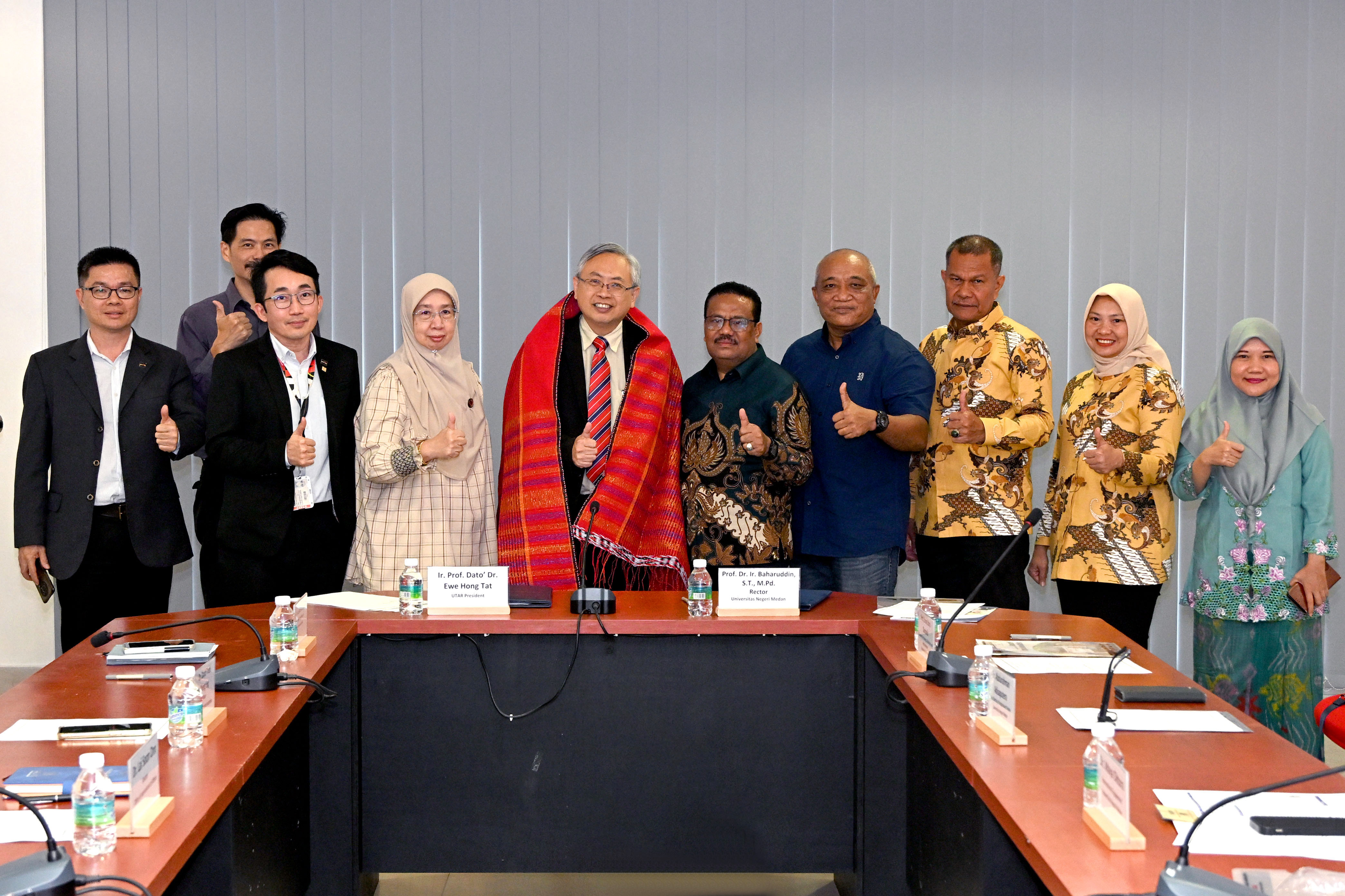 Group photo of UTAR and UNIMED representatives