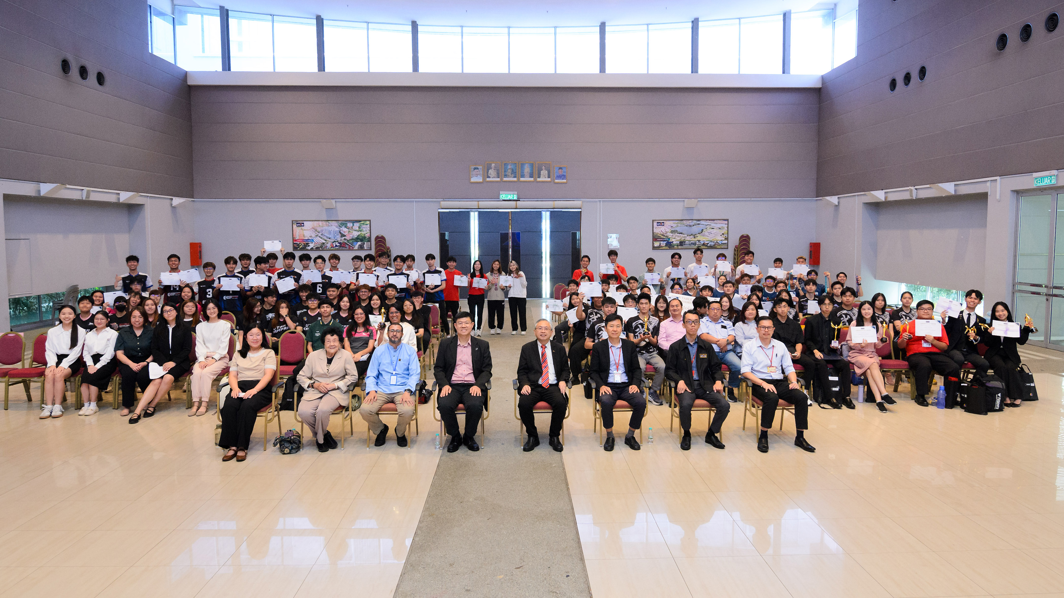 Front row, from left: Ms Loh, Prof Jenny Parameshvara, Prof Abdelhak, Prof Choong, Prof Dato’ Ewe, Prof Ng, Mr Lim, and Mr Chiang with the award recipients