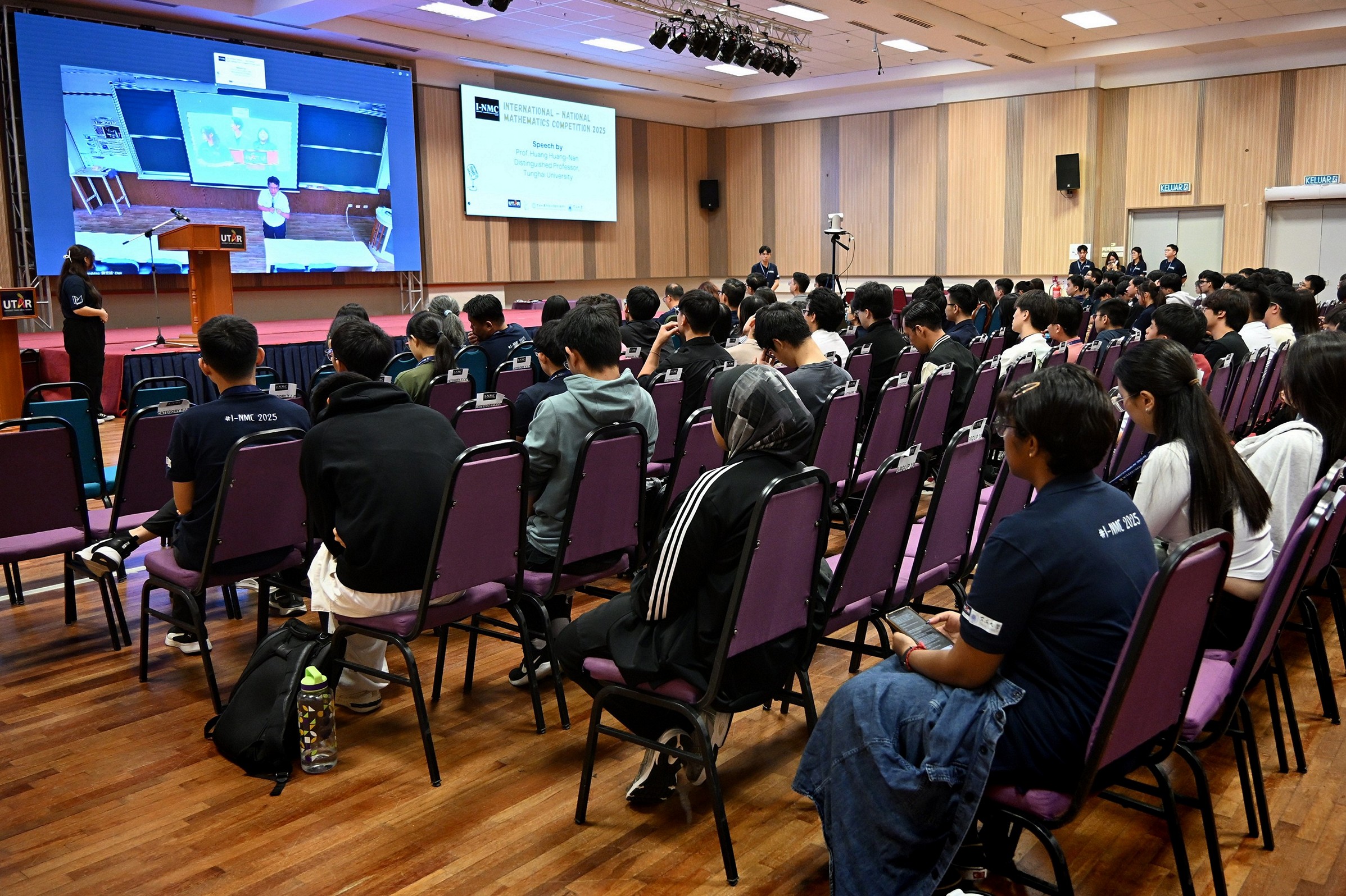 Closing remarks by Prof Huang Huang Nan (left) from Tunghai University and Prof Choong from UTAR