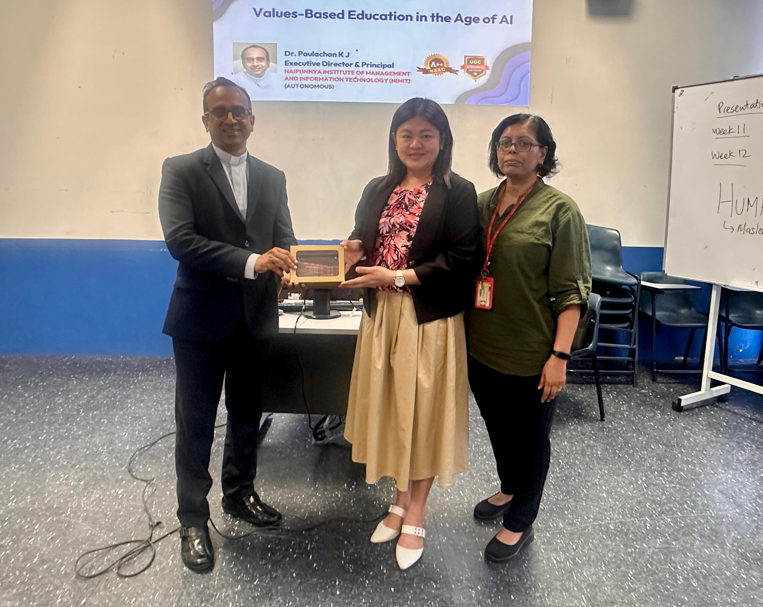 Dr Paulachan receiving a token of appreciation from Faculty of Education Deputy Dean Dr Wei Chooi Yi and CMCR Chairperson Assoc Prof Dr Sharon Wilson