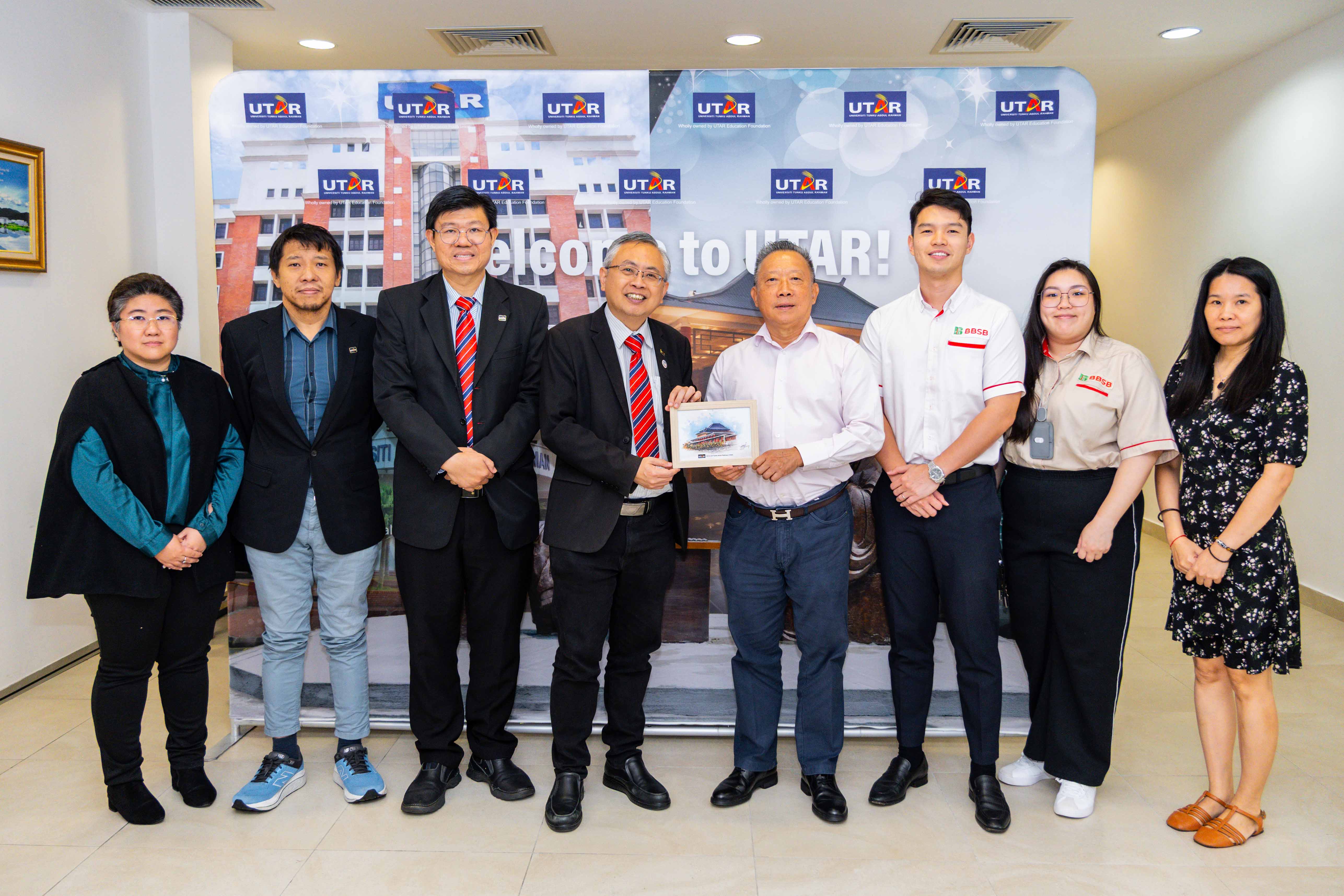 From left: Dr Felicia Yong, Prof Yap, Prof Choong, Prof Dato’ Ewe, Datuk Tan, Mr Tan, Ms Ravon Tan and Department of Scholarships and Financial Aid Head Ms Tan Wear Sim 