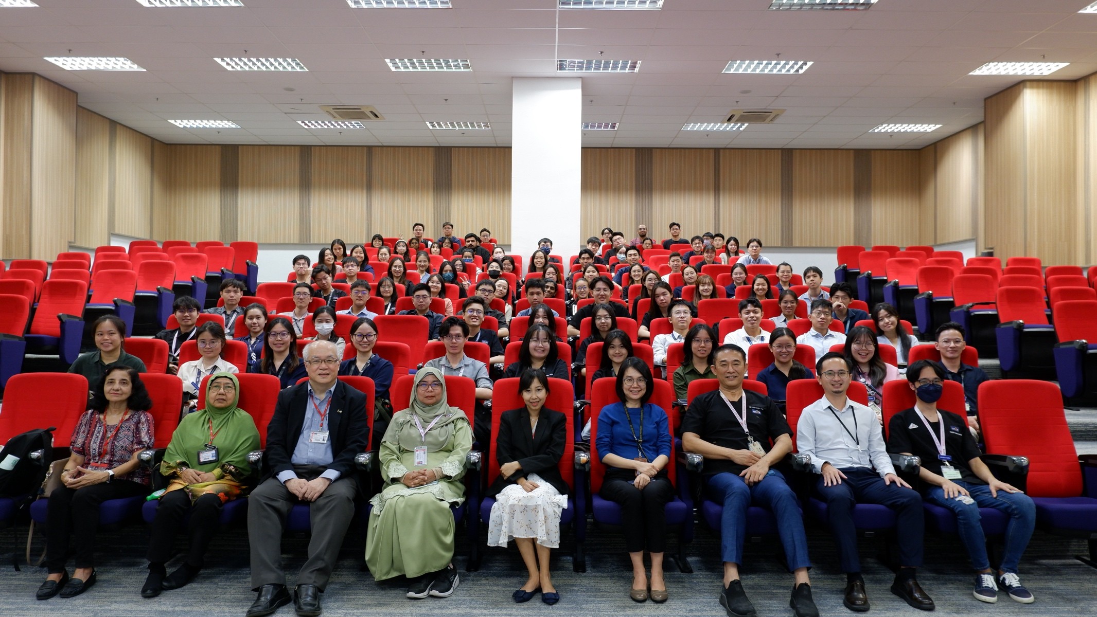 A group photo with the participants