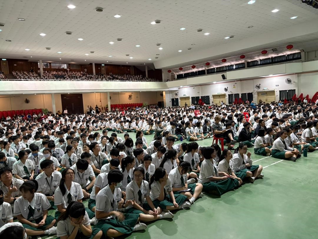 Students listening attentively to Prof Dato’ Ewe