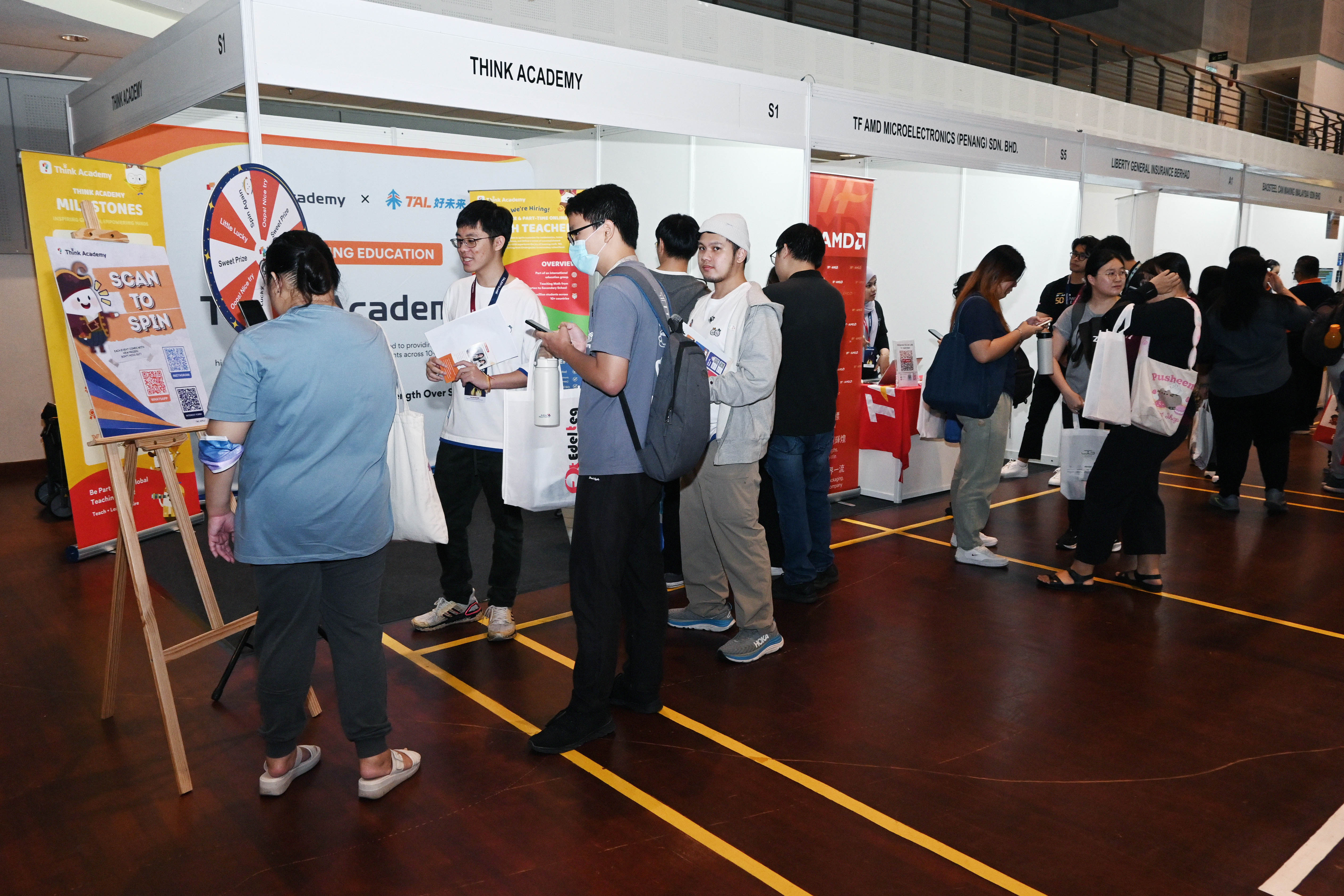 Chairperson of the UTAR Finance and Technology Society Bethel Lee Jia-De highlighting the importance of cultivating youth leadership and emphasising the role of the FYLeaderS platform in fostering growth and collaboration among students