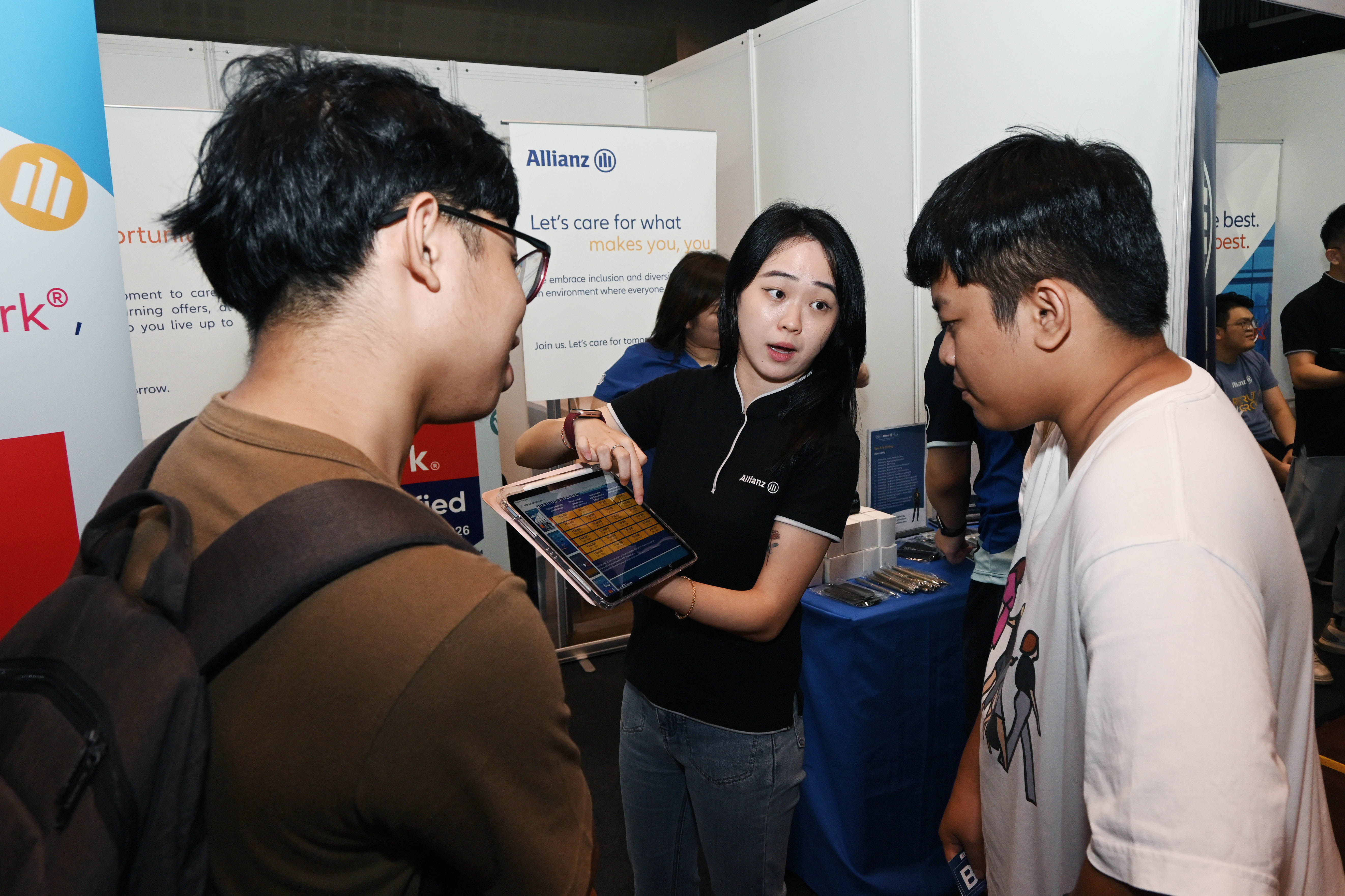 Chairperson of the UTAR Finance and Technology Society Bethel Lee Jia-De highlighting the importance of cultivating youth leadership and emphasising the role of the FYLeaderS platform in fostering growth and collaboration among students