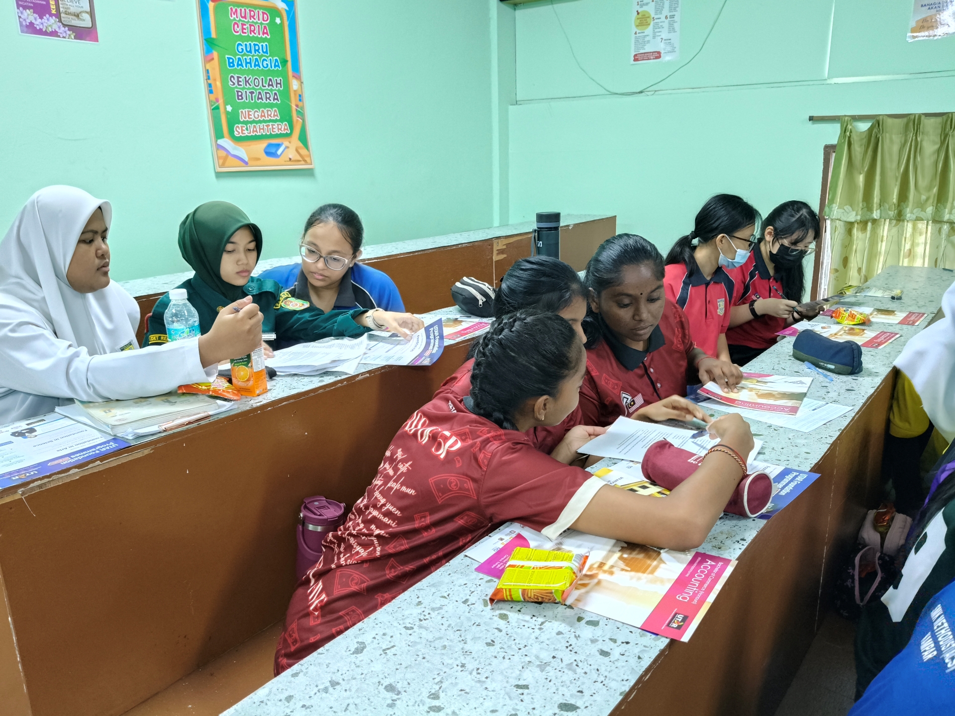 Students brainstroming ideas during the quiz session