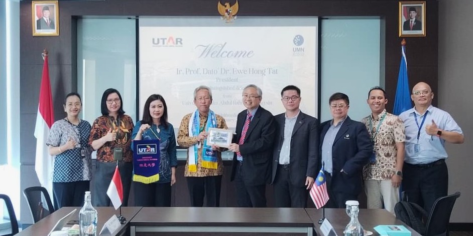Group photo taken during the visit to UMN