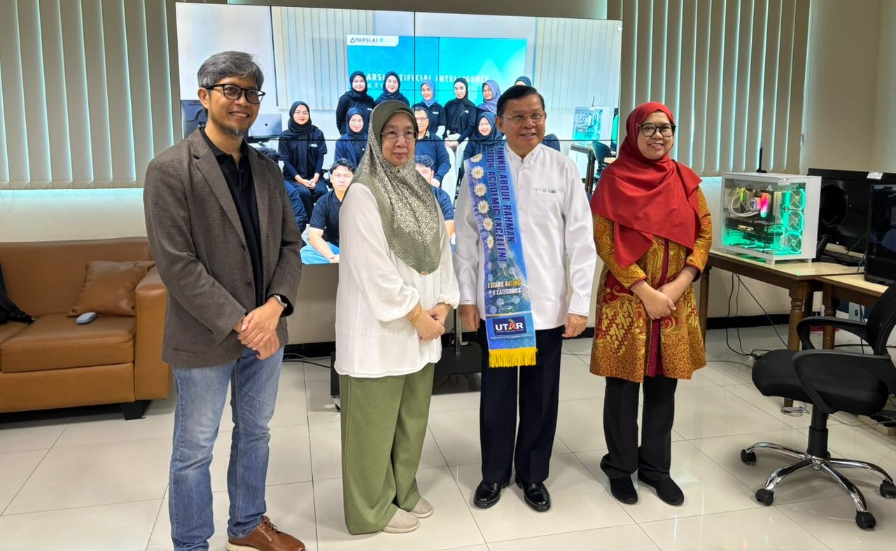 Prof Zuraidah (second from left) with Universitas Yarsi delegation