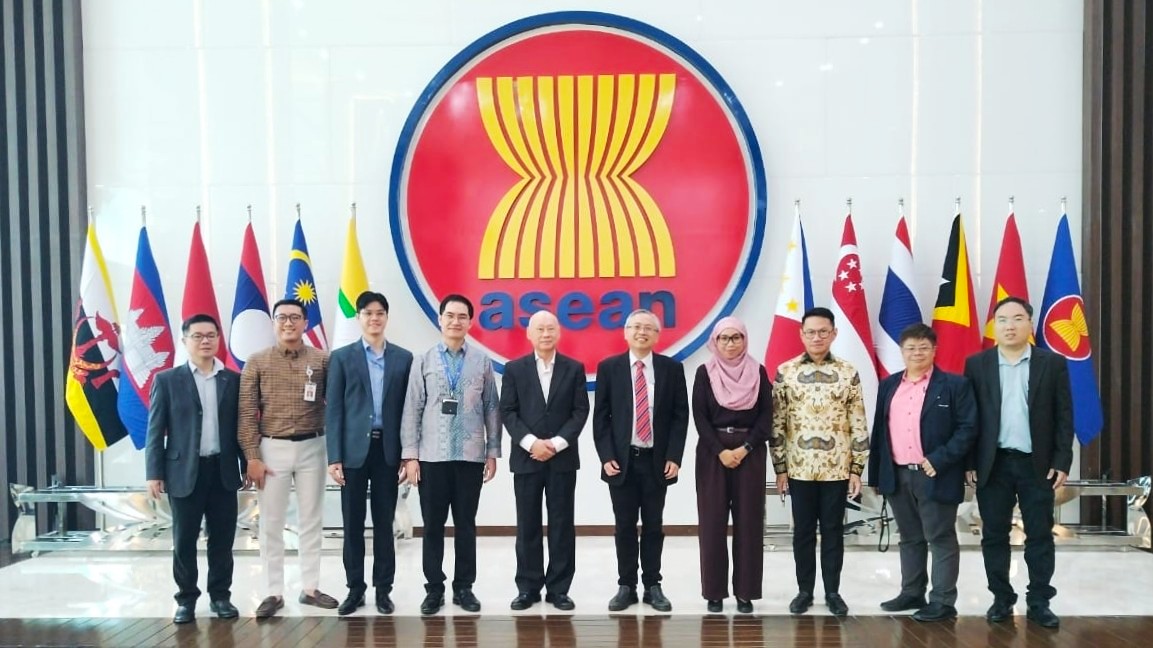 Group photo taken during the meeting with the ASEAN Secretariat