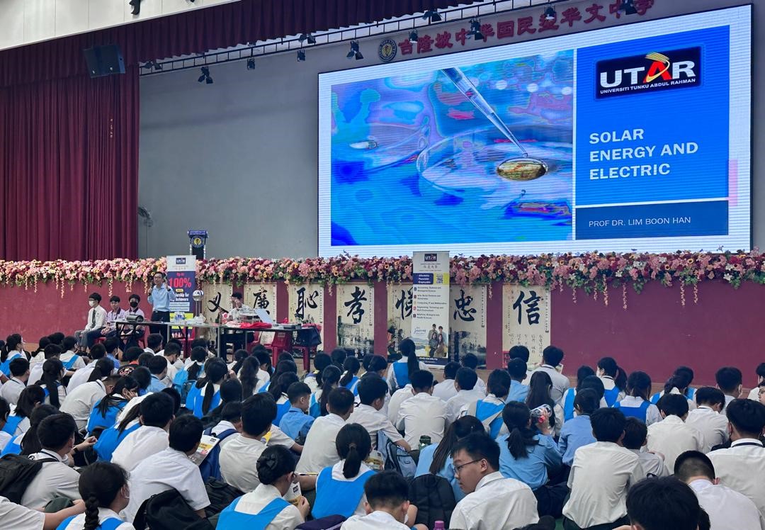 Students listening attentively to Prof Lim