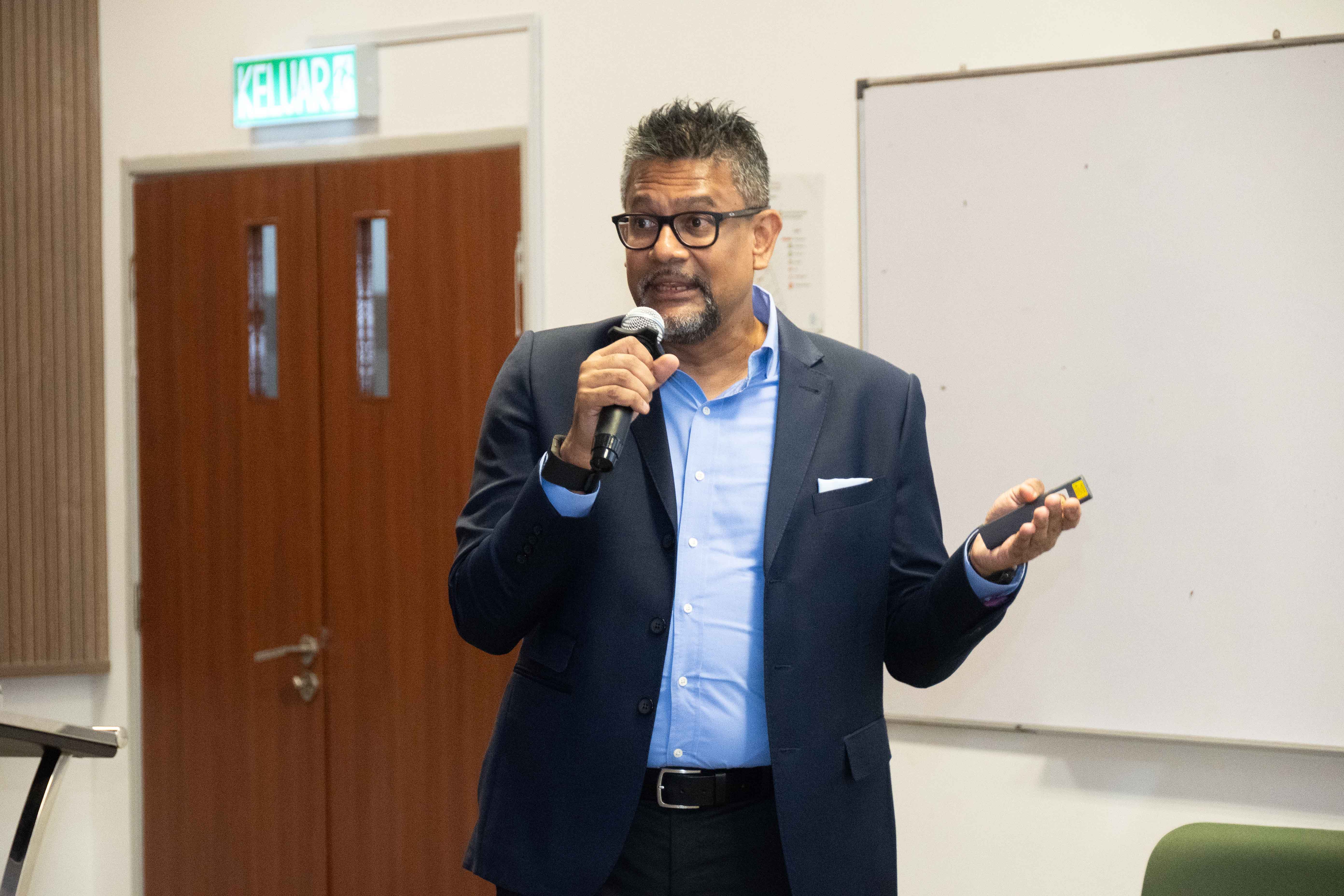 Mr Ahmad Zubir delivering his talk