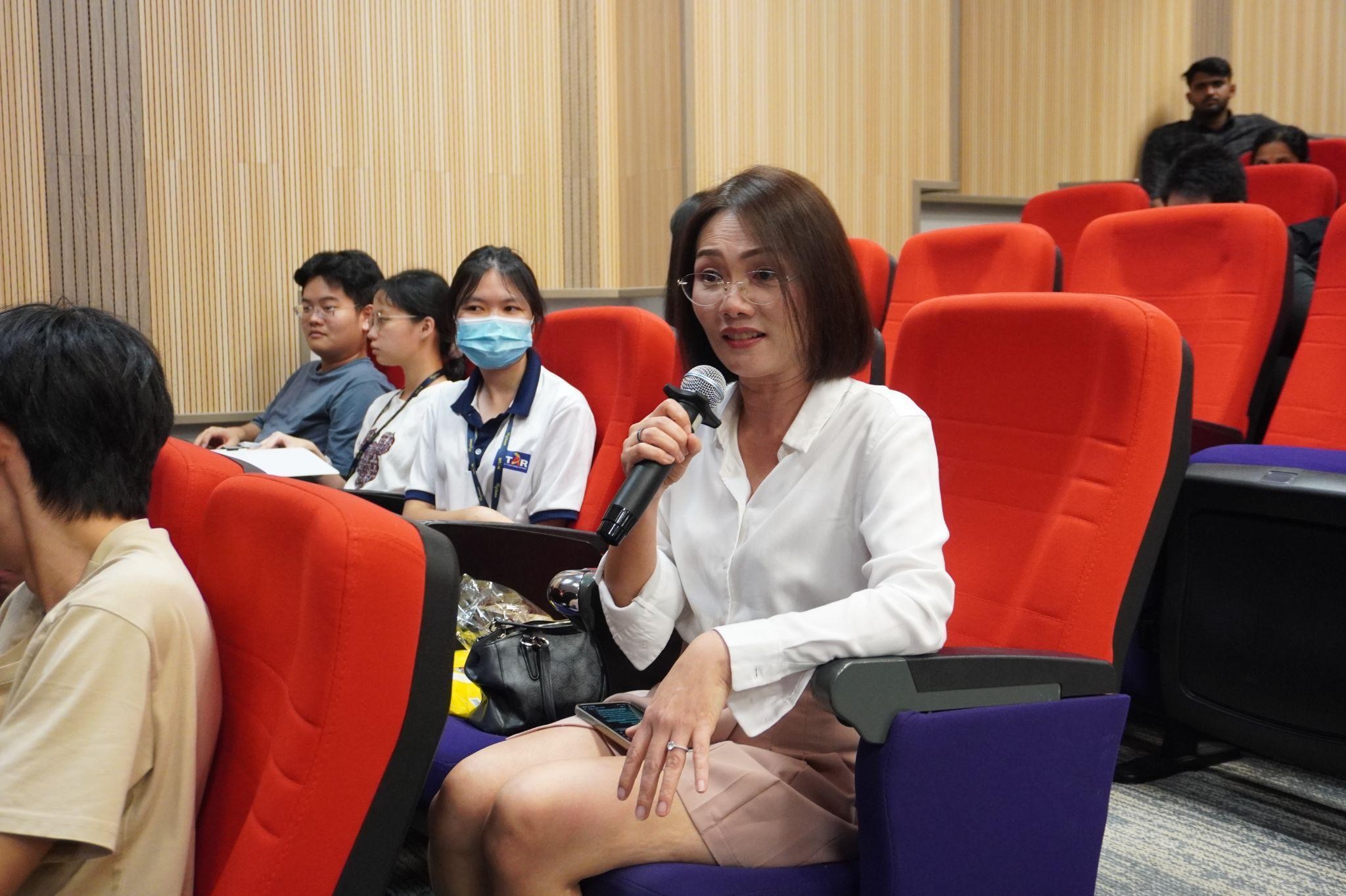 Ms Patricia Liang asking question