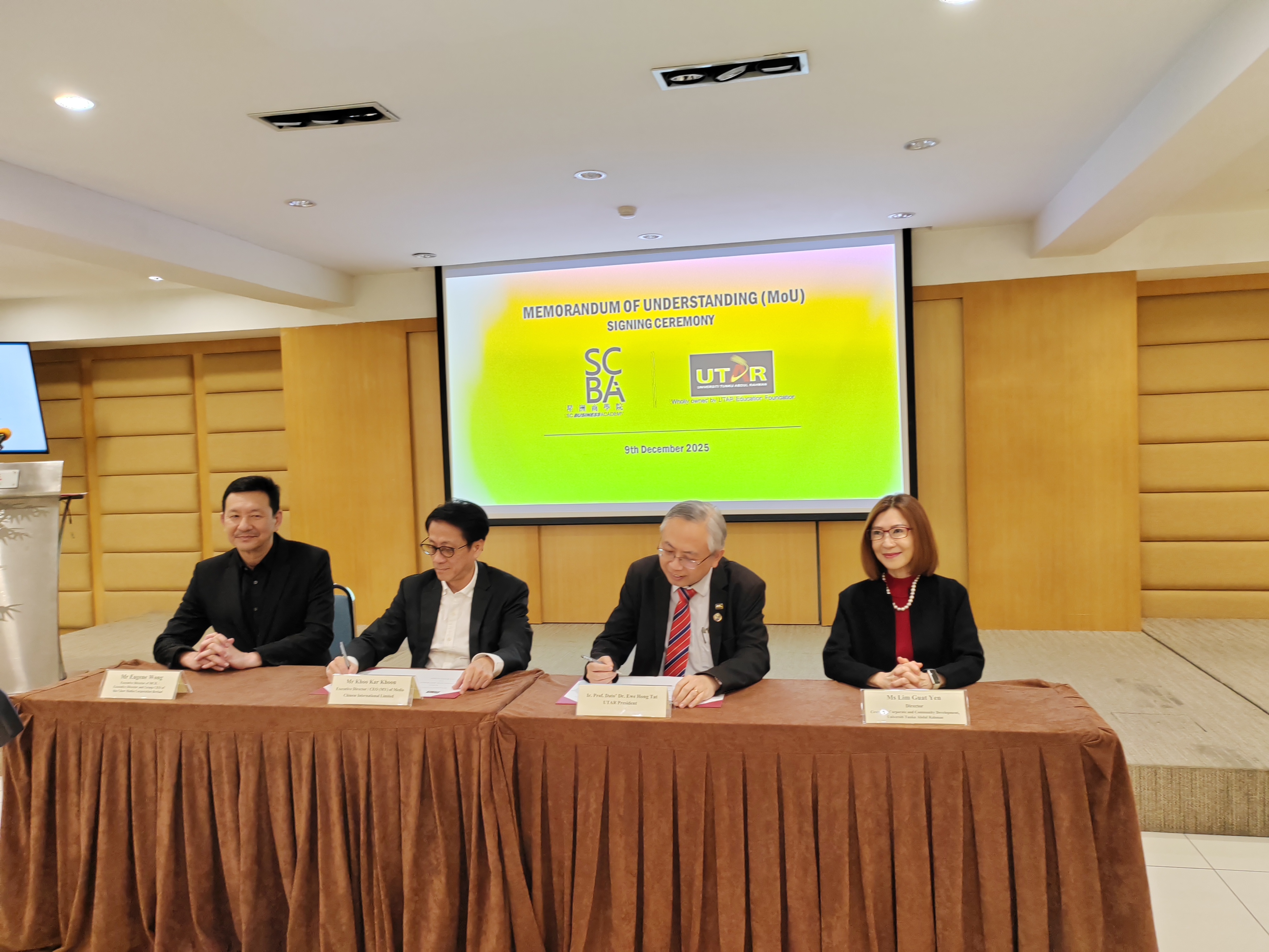 Signing of the MoU between UTAR and Sin Chew Business Academy