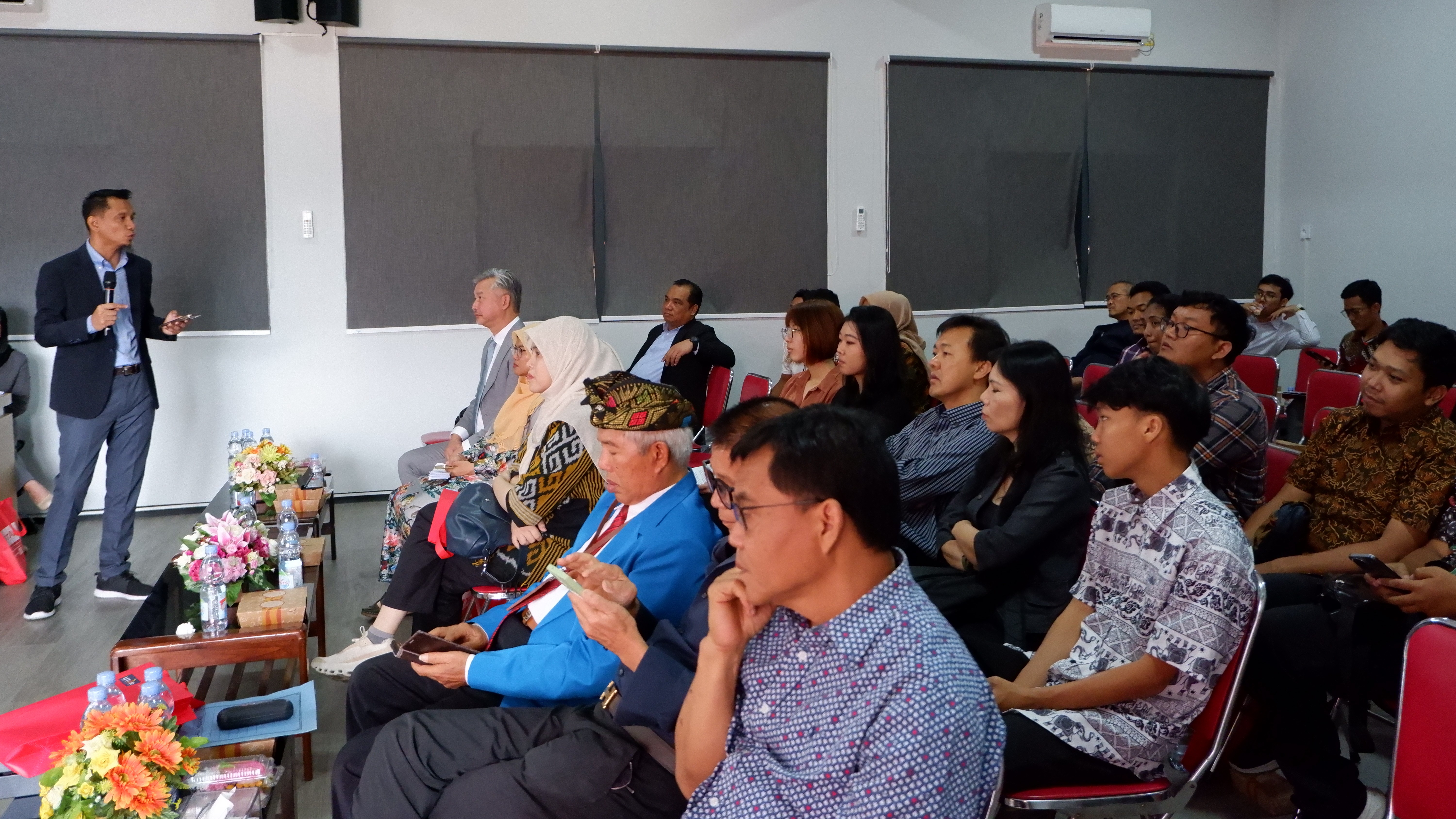 MRED student Zulhilmi sharing insights during Panel Discussion 1