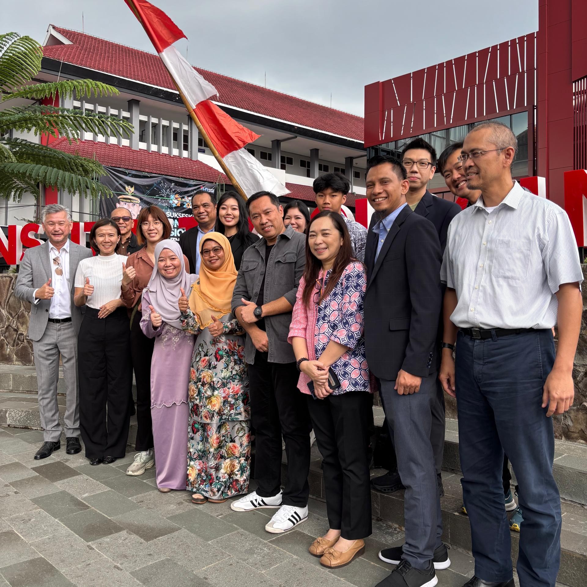 Group photo with the Rector of ITN Malang, Dr Awan Uji Krismanto, ST, MT, PhD (fourth from right), at the International Real Estate Development Forum 2025