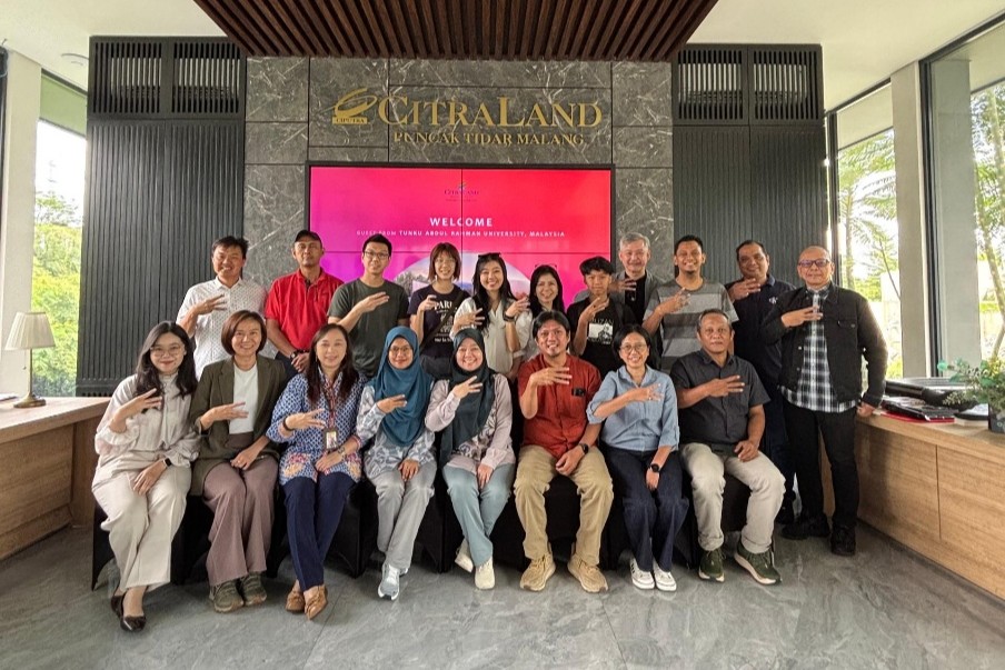 Group photo of UTAR delegation with Mr Deddy (seated, third from right) during a site visit