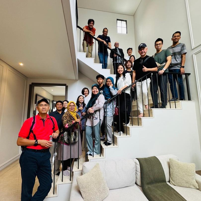 UTAR delegation visiting a show unit at Citraland Puncak Tidar, Malang